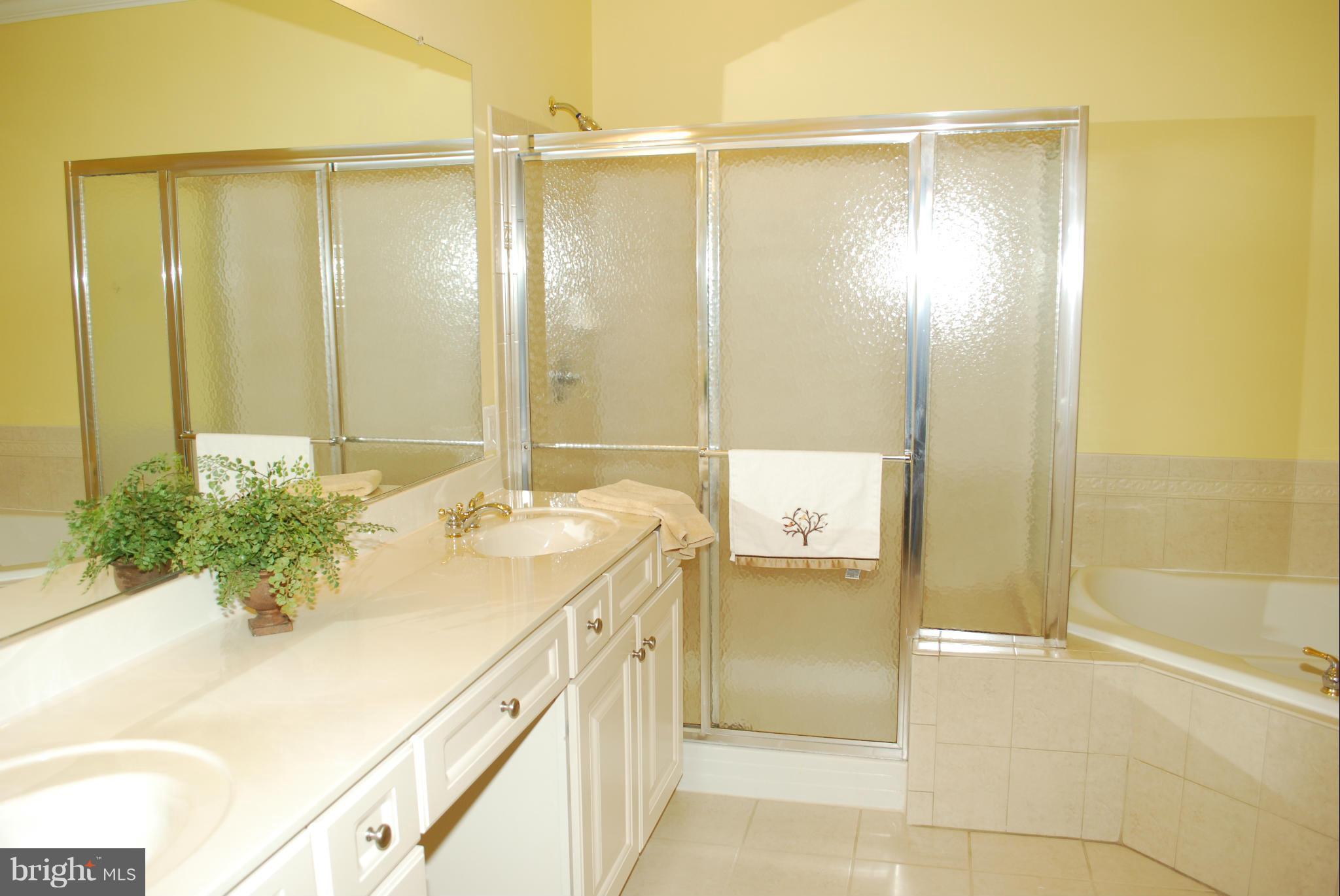 FOUR SEASONS - Residential