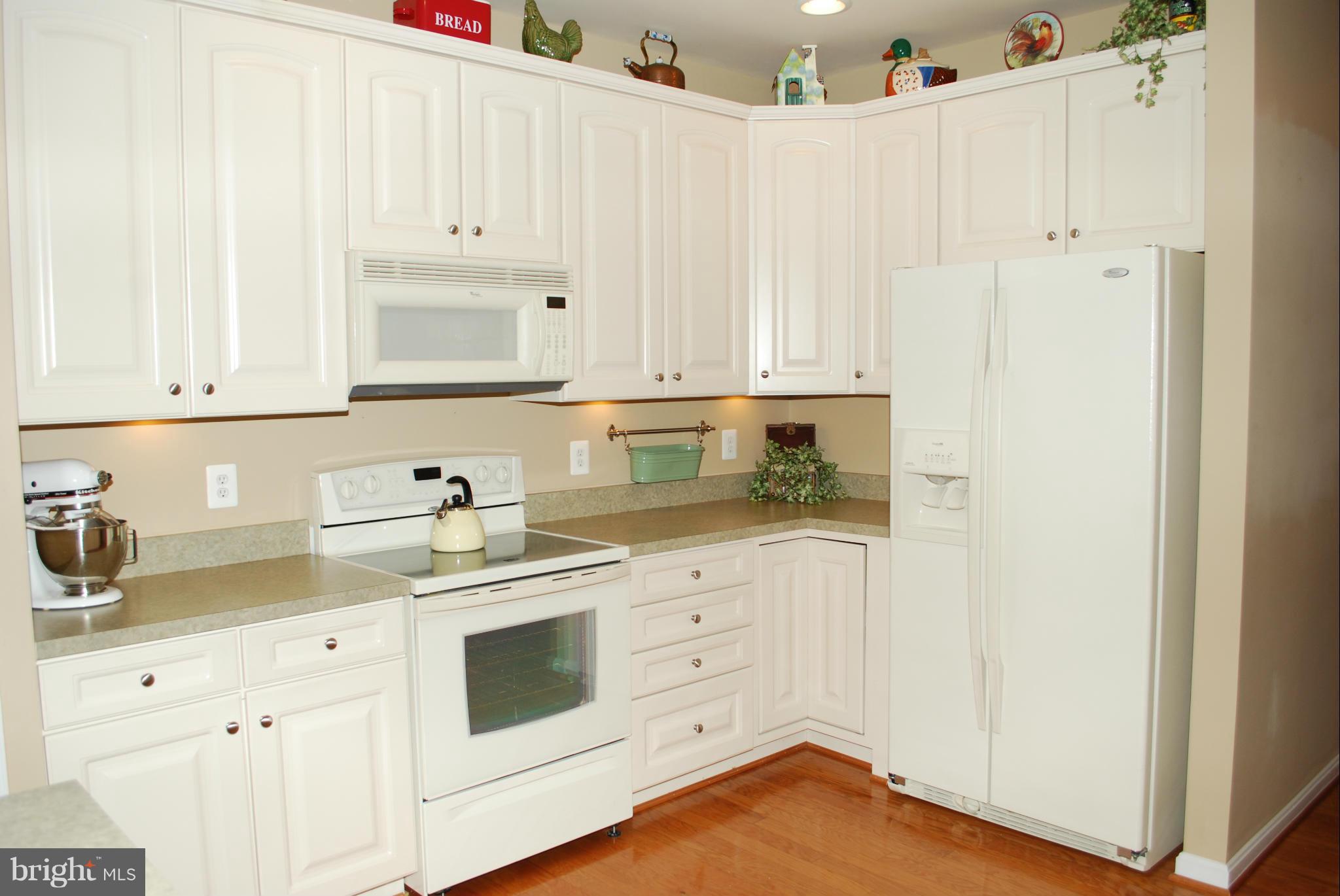 FOUR SEASONS - Residential