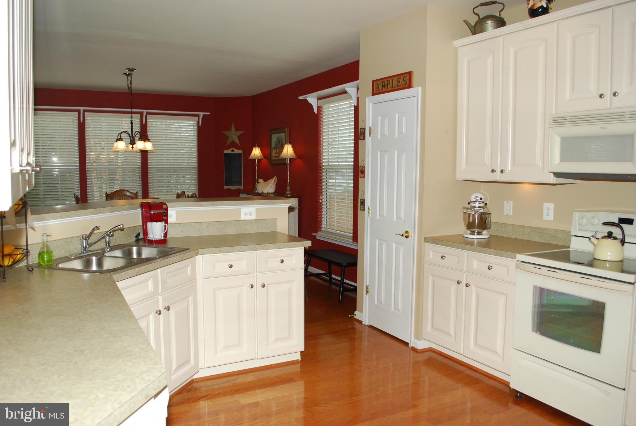 FOUR SEASONS - Residential