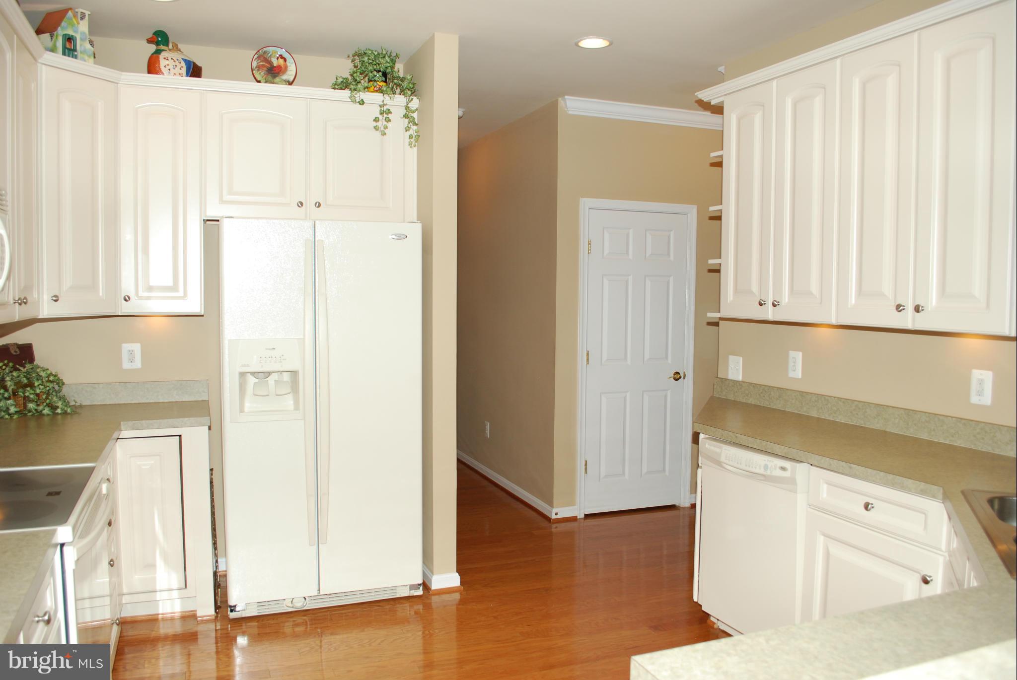 FOUR SEASONS - Residential