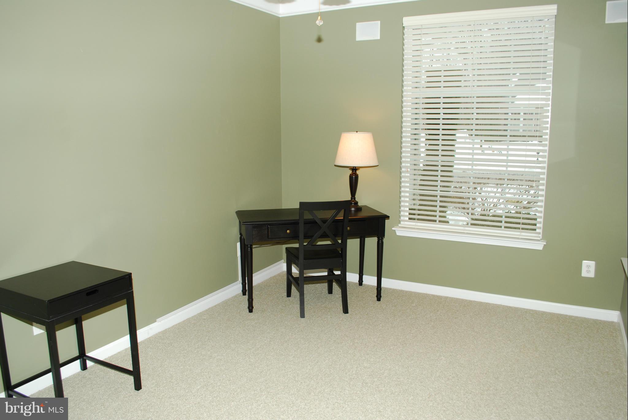 FOUR SEASONS - Residential