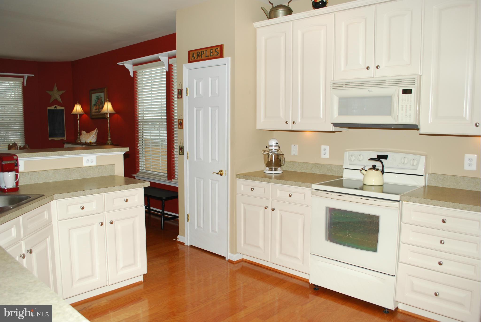 FOUR SEASONS - Residential