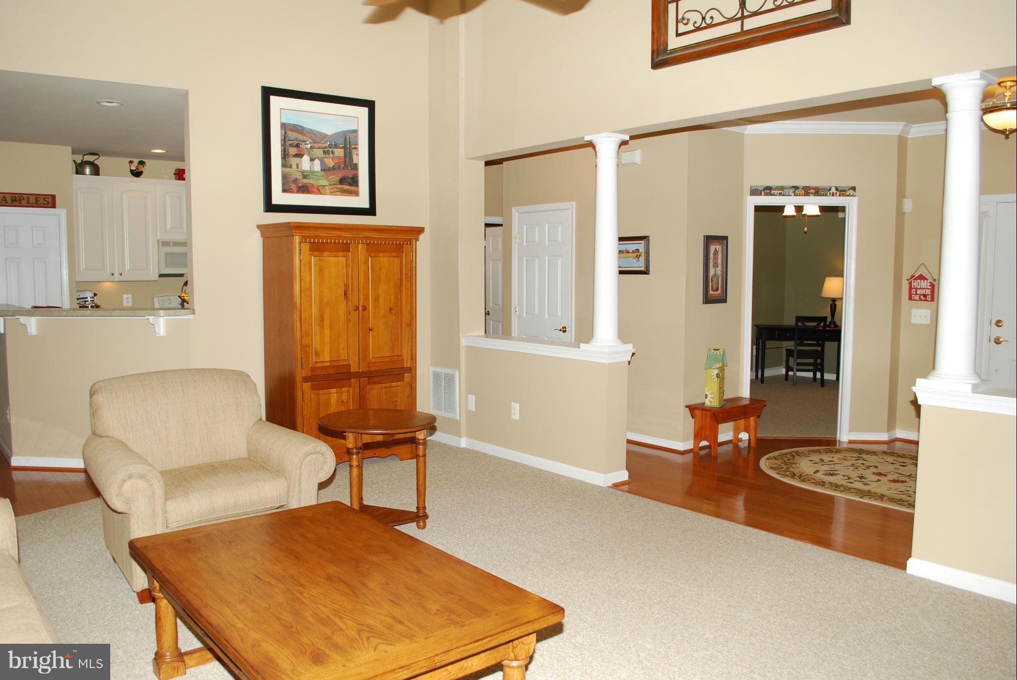 FOUR SEASONS - Residential