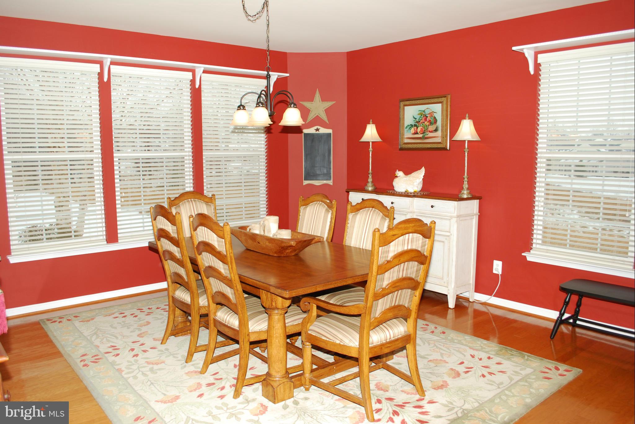 FOUR SEASONS - Residential