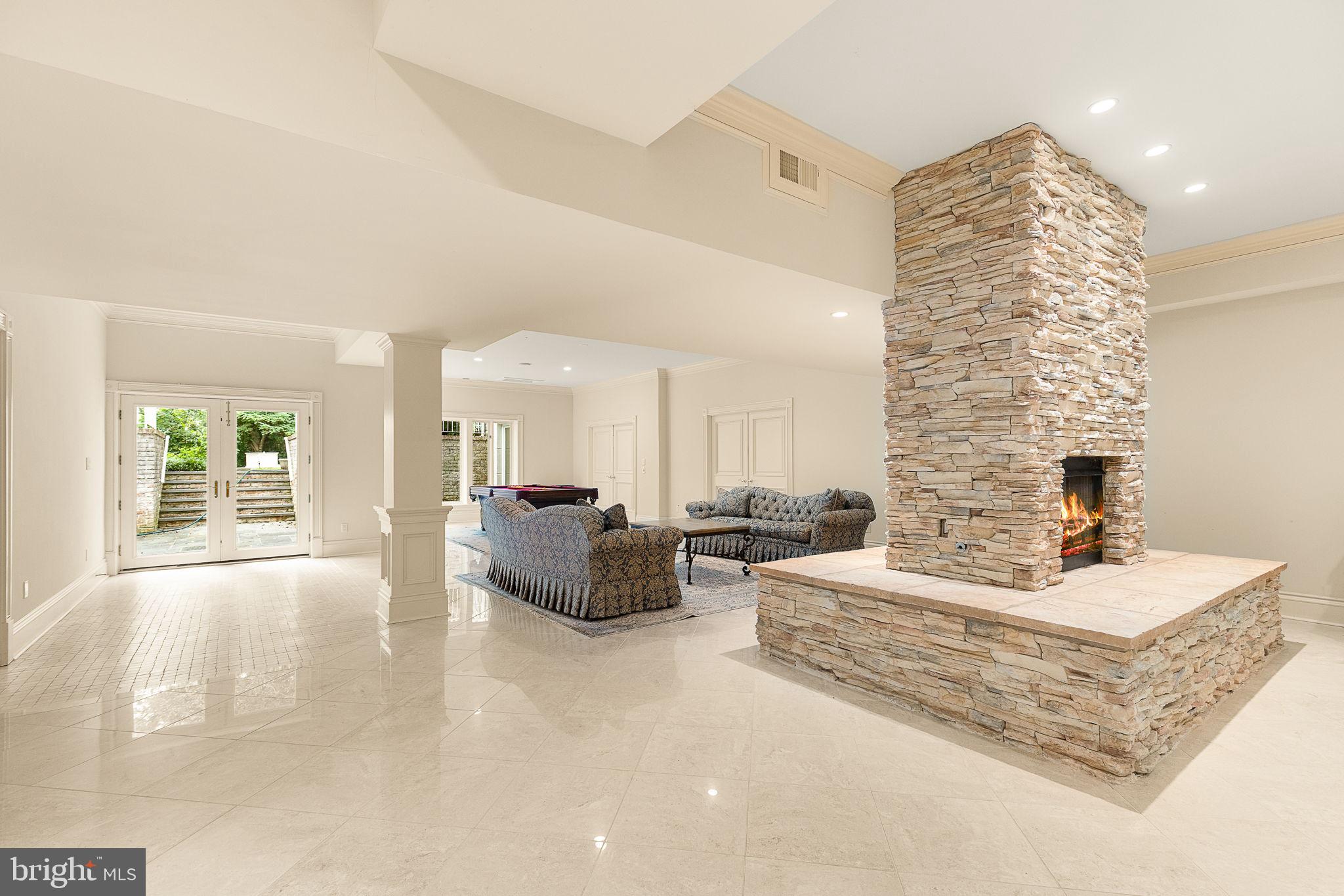 STONE MANOR - Residential