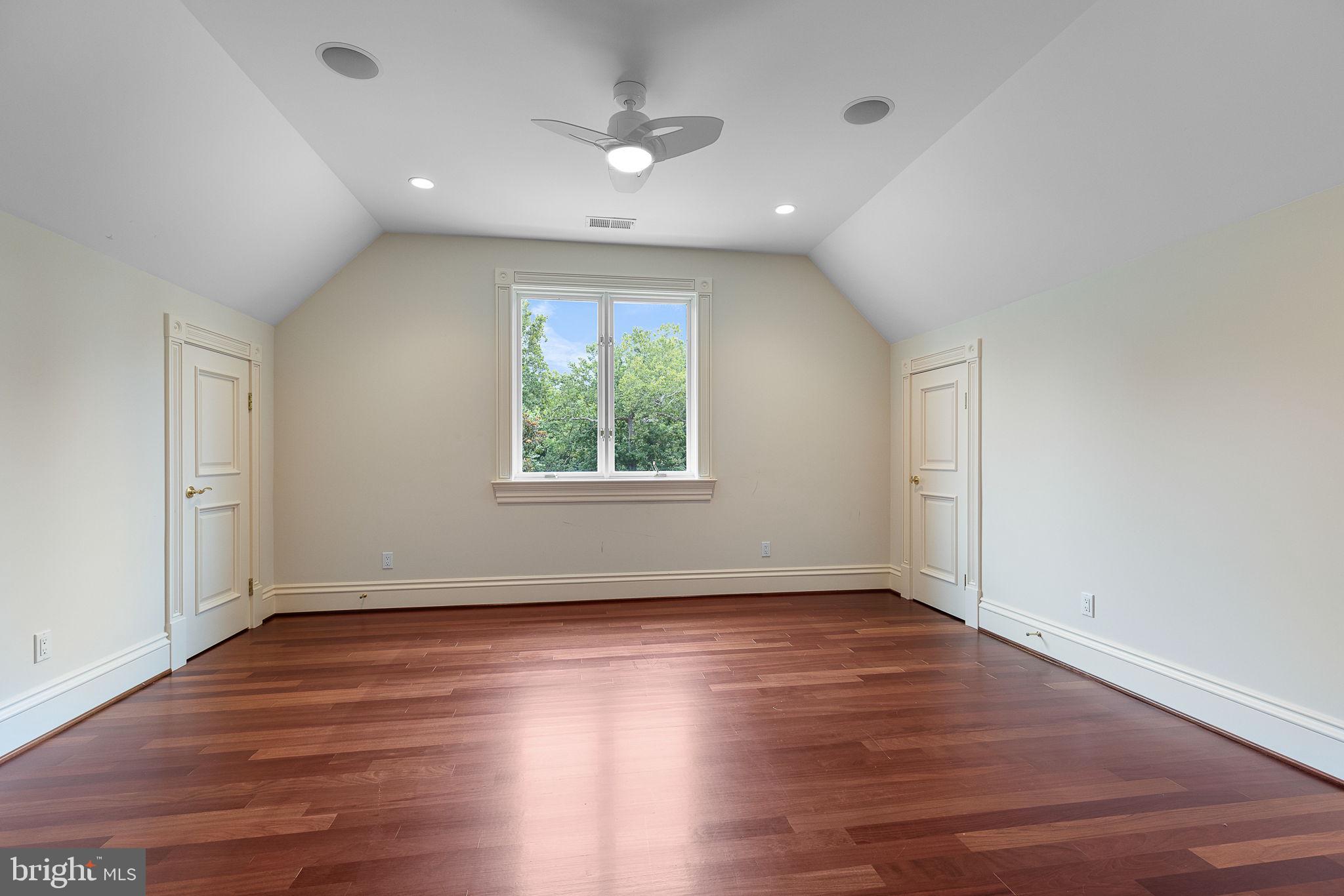 STONE MANOR - Residential