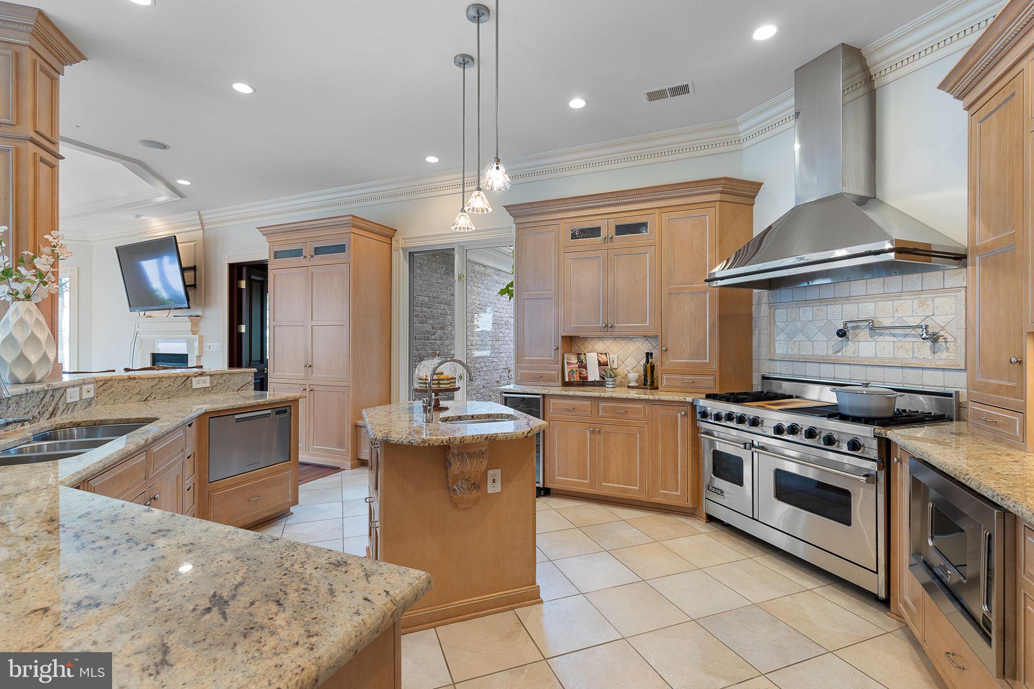 STONE MANOR - Residential