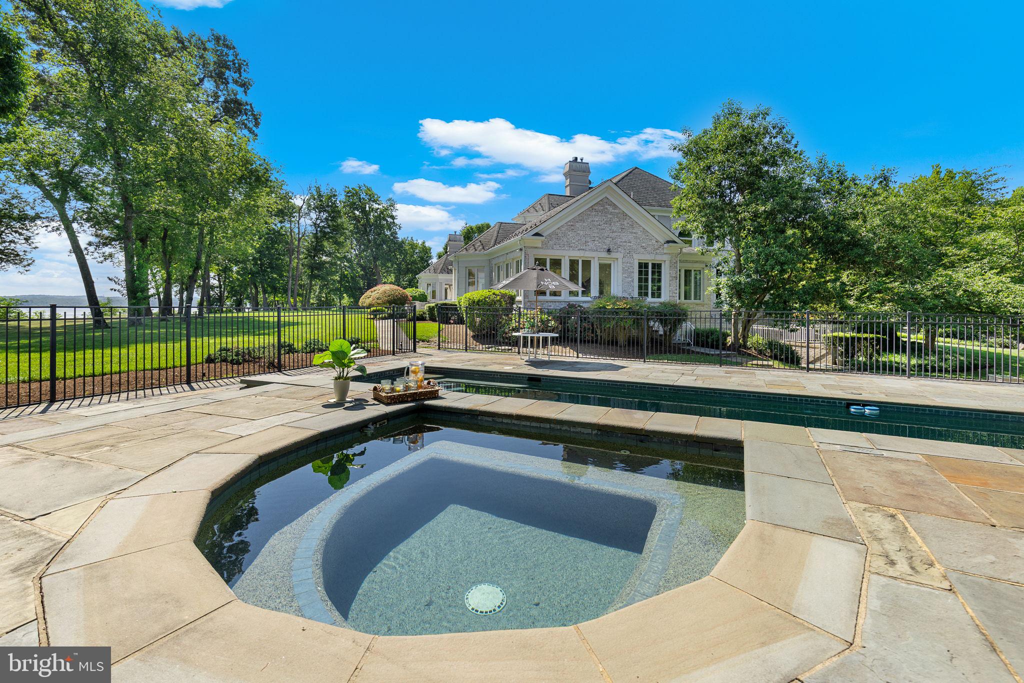 STONE MANOR - Residential