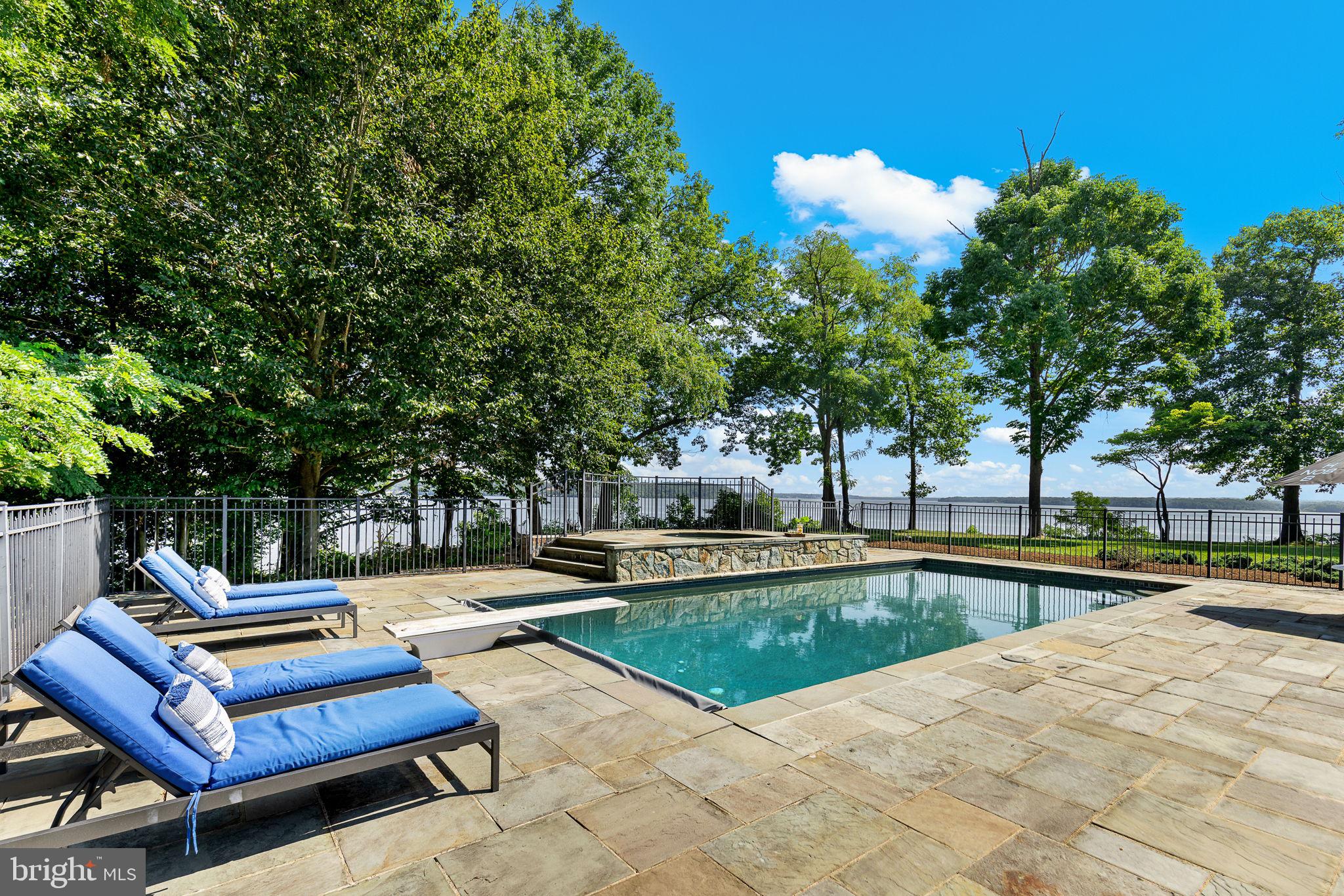 STONE MANOR - Residential