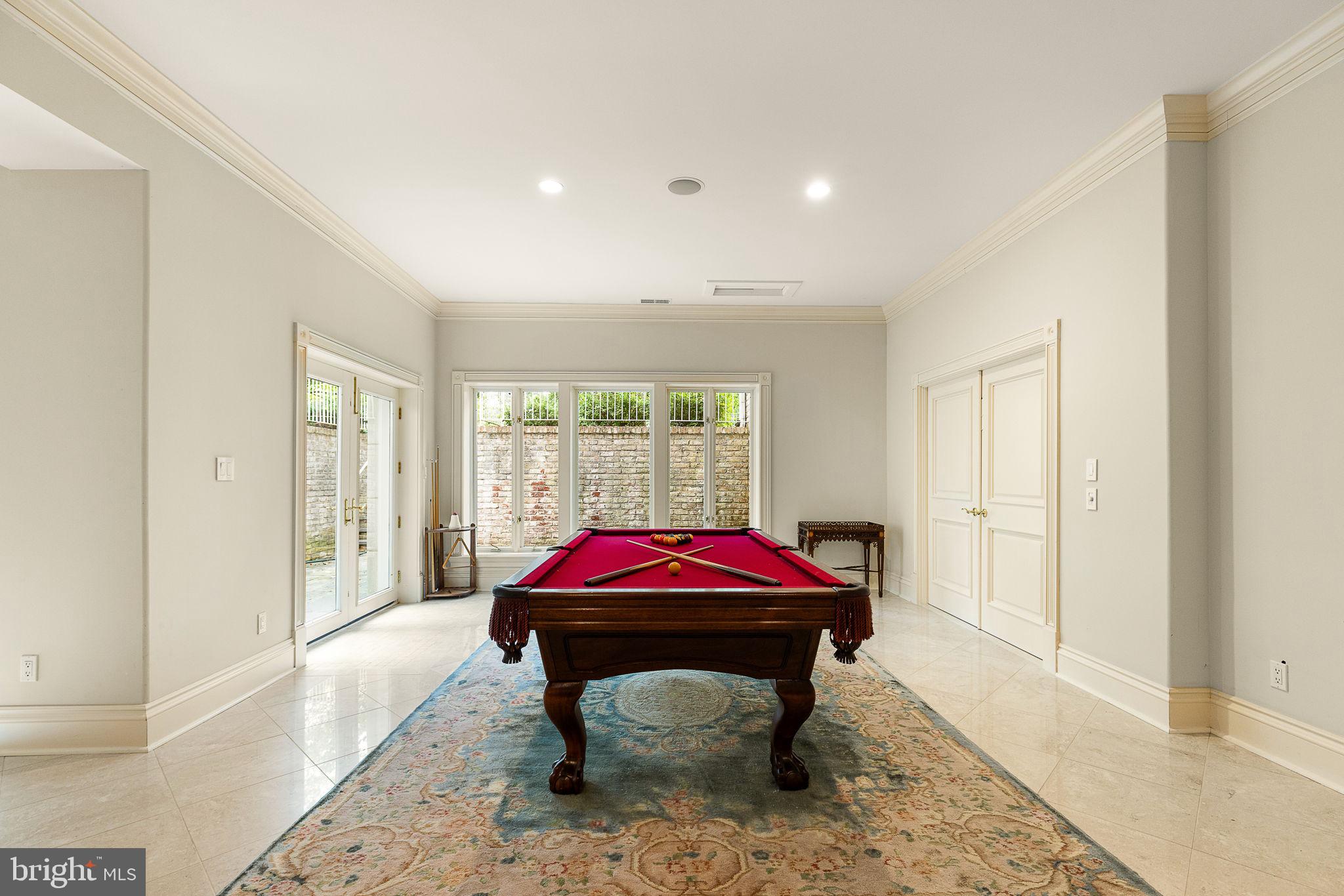 STONE MANOR - Residential