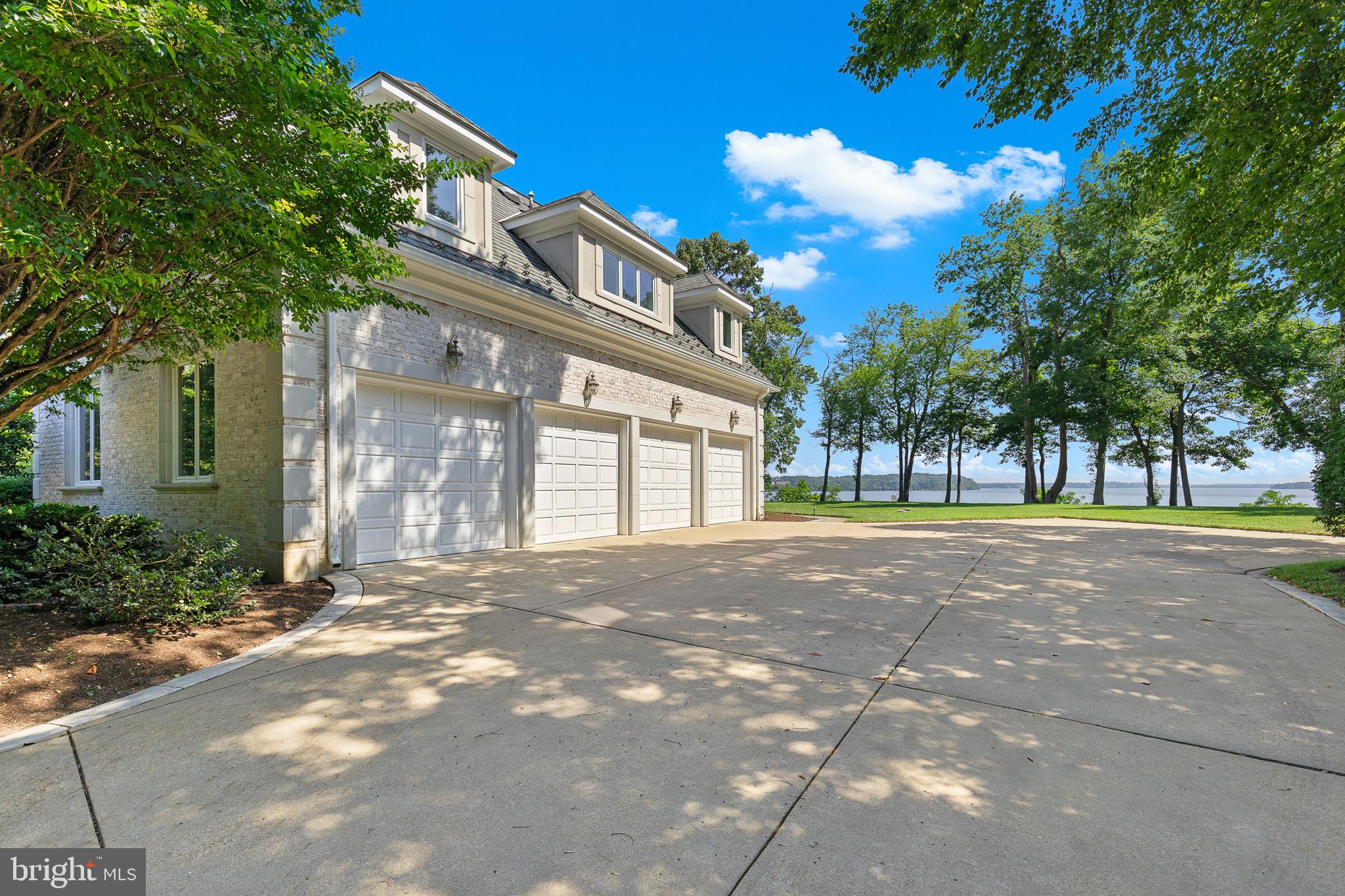 STONE MANOR - Residential