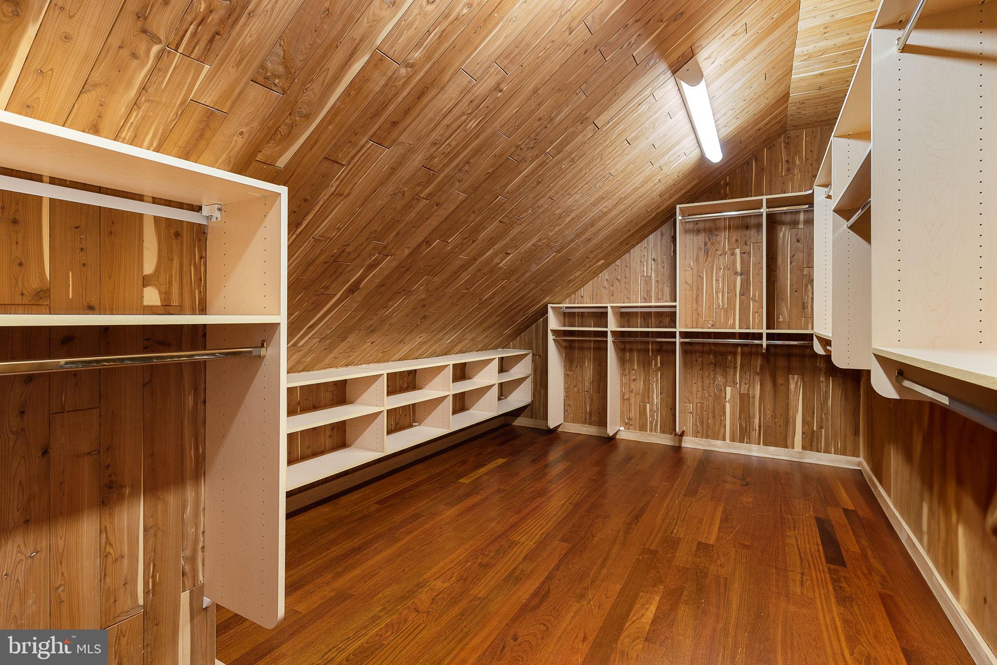 STONE MANOR - Residential