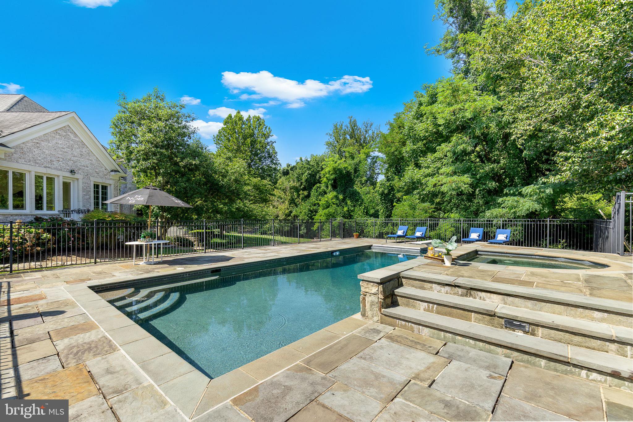 STONE MANOR - Residential