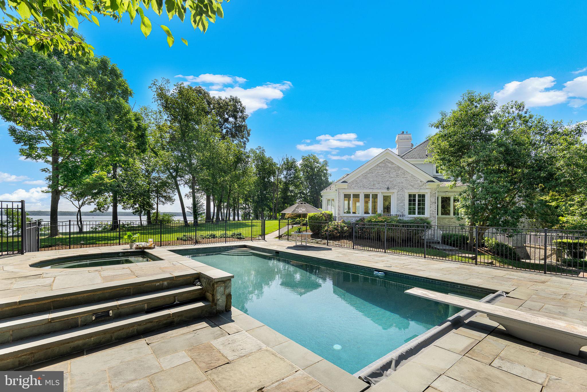 STONE MANOR - Residential