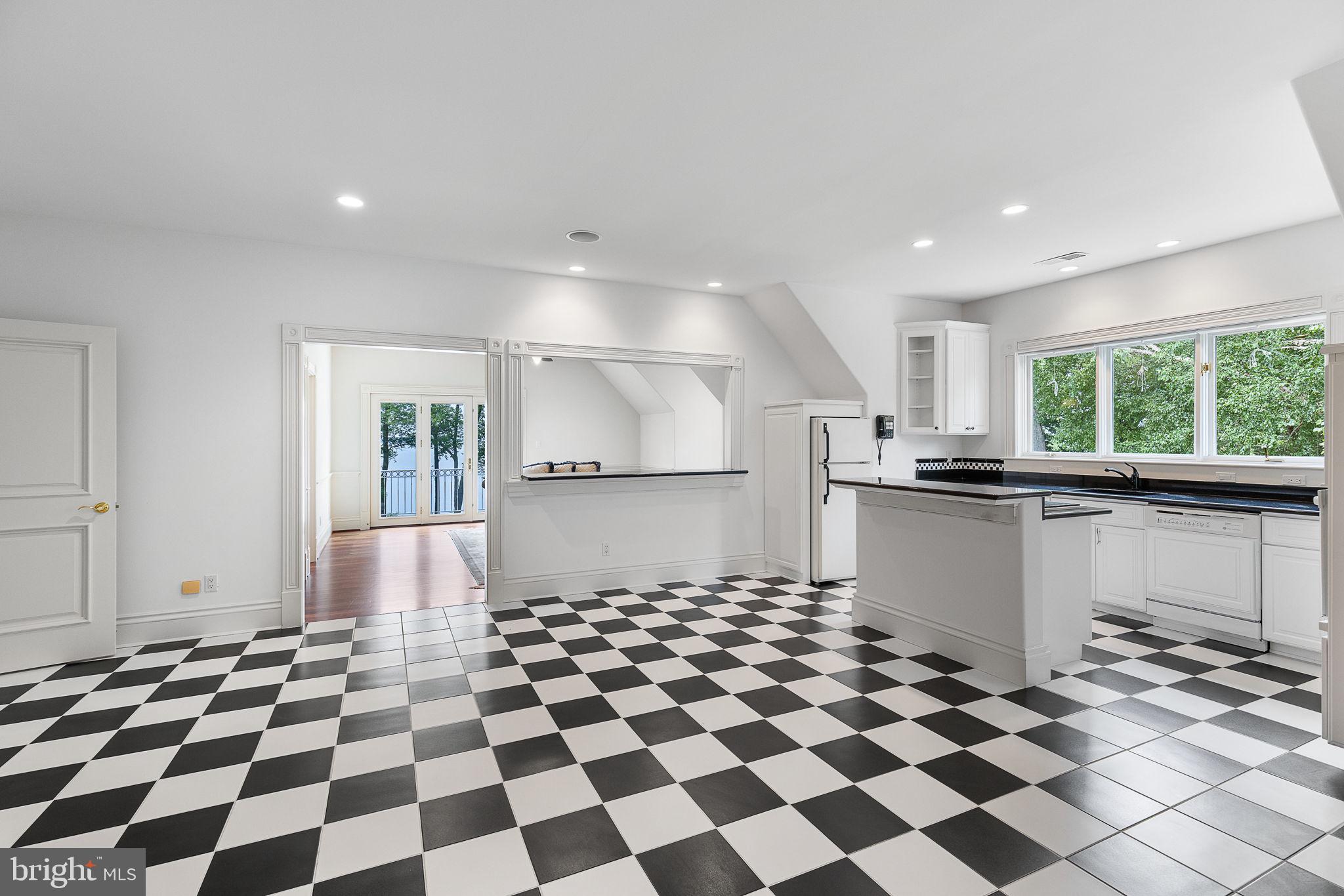 STONE MANOR - Residential