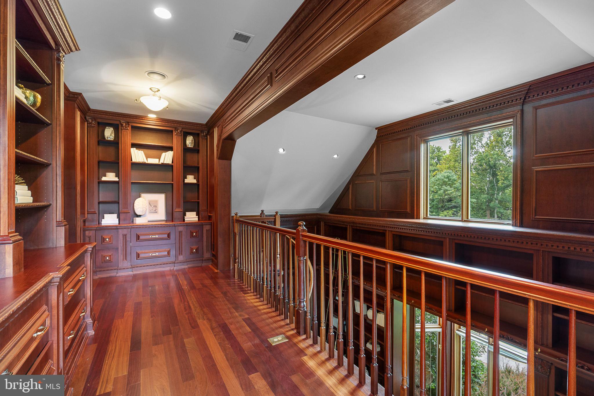 STONE MANOR - Residential