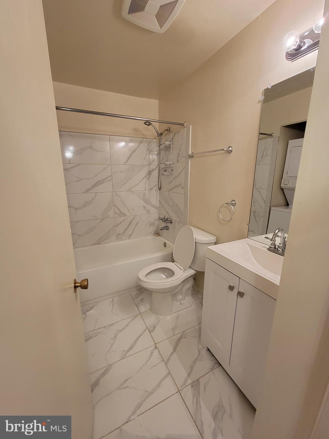 LONDON WOODS - Residential Lease