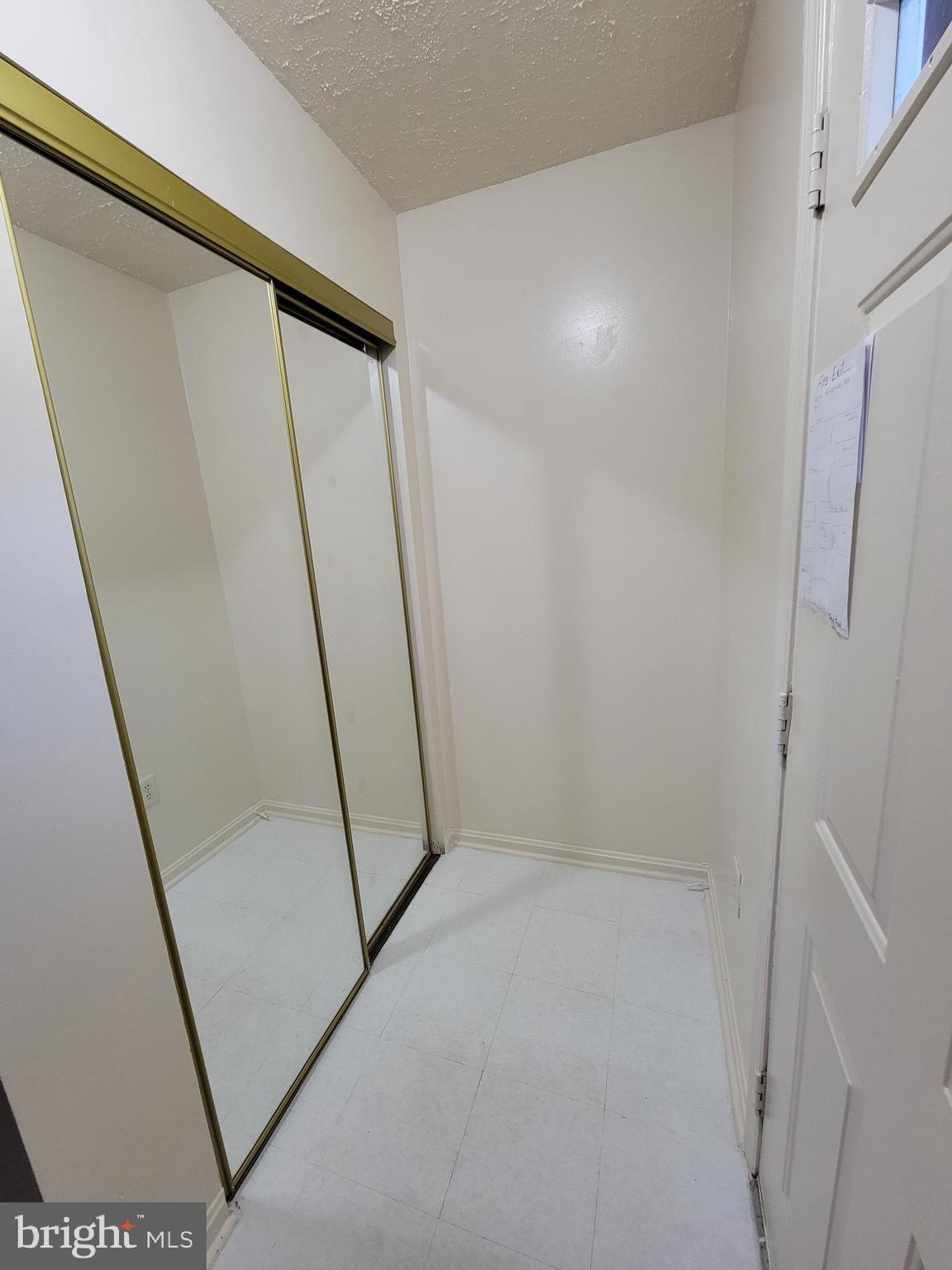 LONDON WOODS - Residential Lease