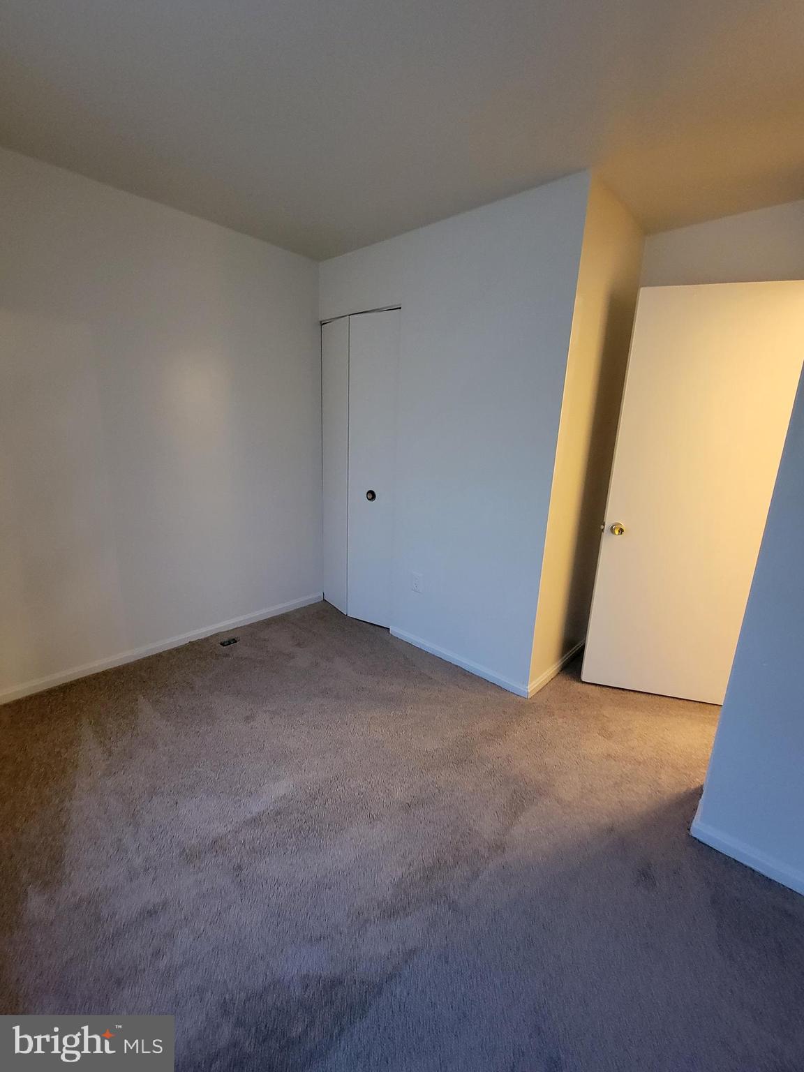 LONDON WOODS - Residential Lease