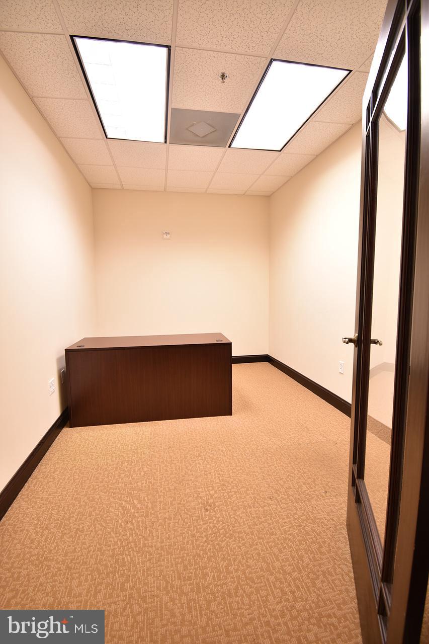 CENTRELEE BUSINESS PARK - Commercial Lease