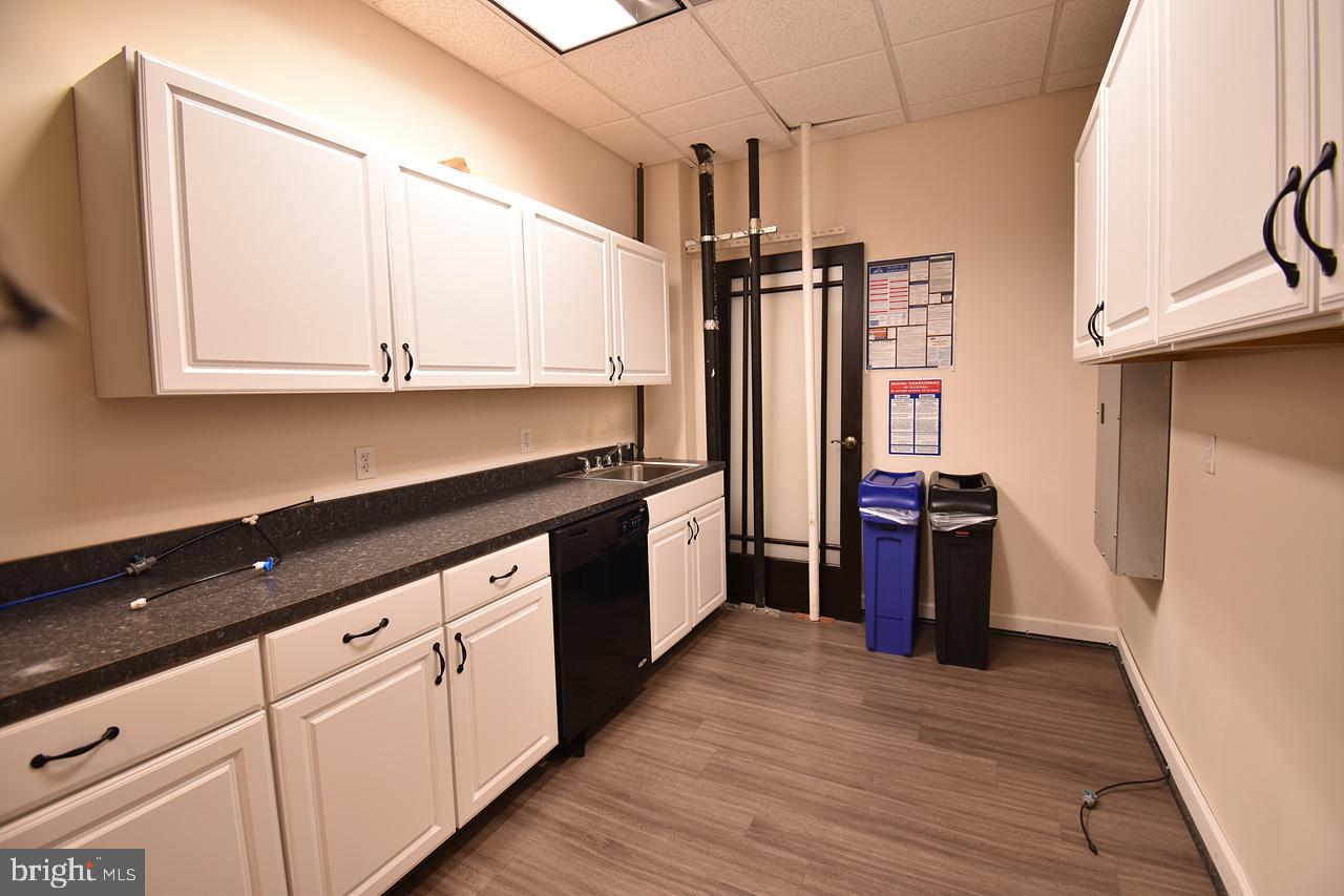 CENTRELEE BUSINESS PARK - Commercial Lease