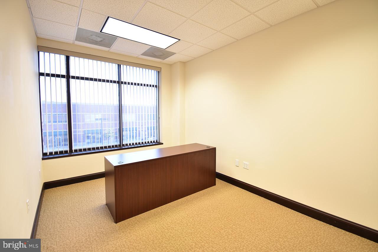 CENTRELEE BUSINESS PARK - Commercial Lease