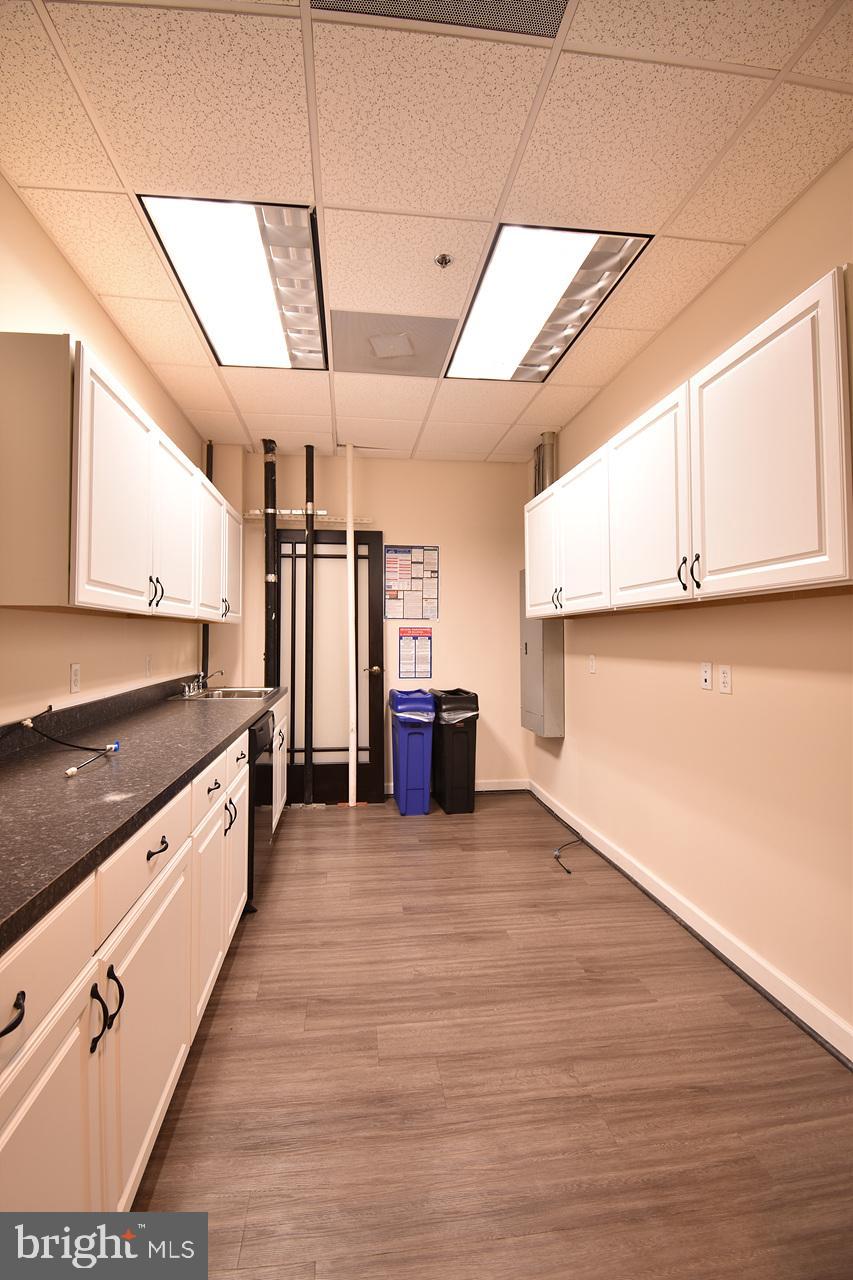 CENTRELEE BUSINESS PARK - Commercial Lease