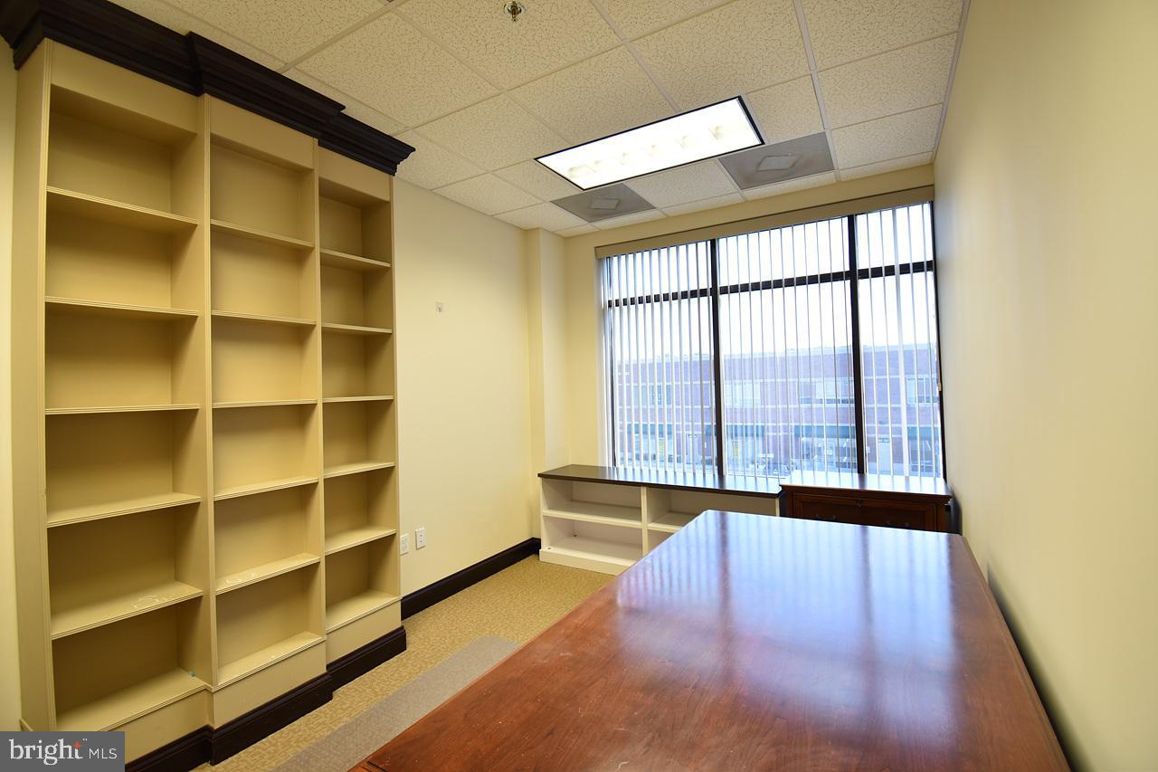 CENTRELEE BUSINESS PARK - Commercial Lease