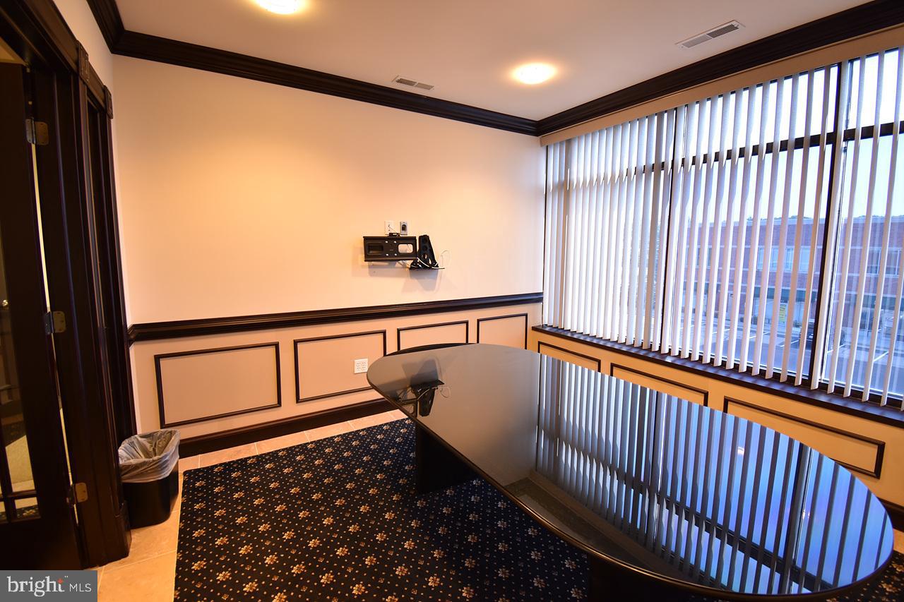 CENTRELEE BUSINESS PARK - Commercial Lease