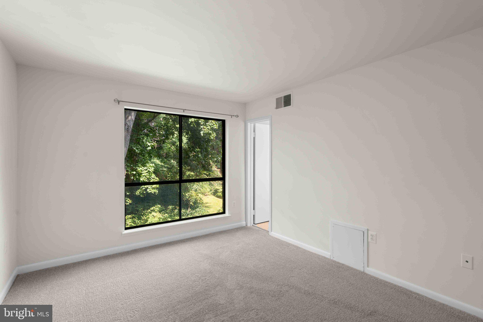 CAMELBACK VILLAGE - Residential