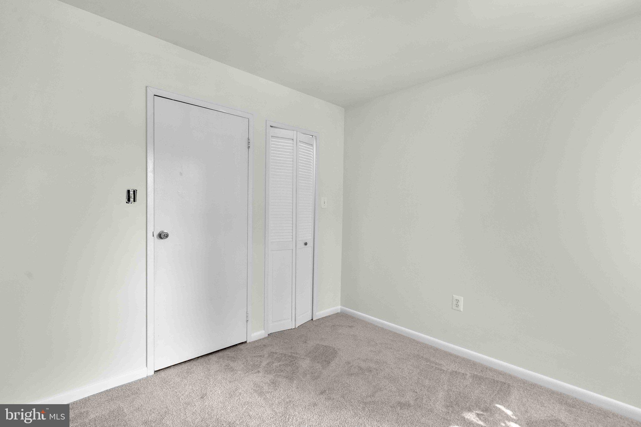 CAMELBACK VILLAGE - Residential