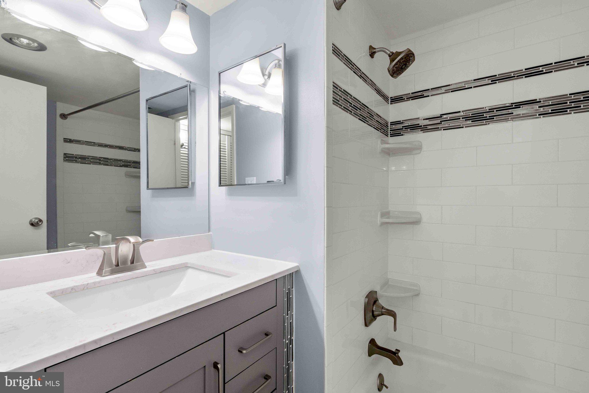 CAMELBACK VILLAGE - Residential