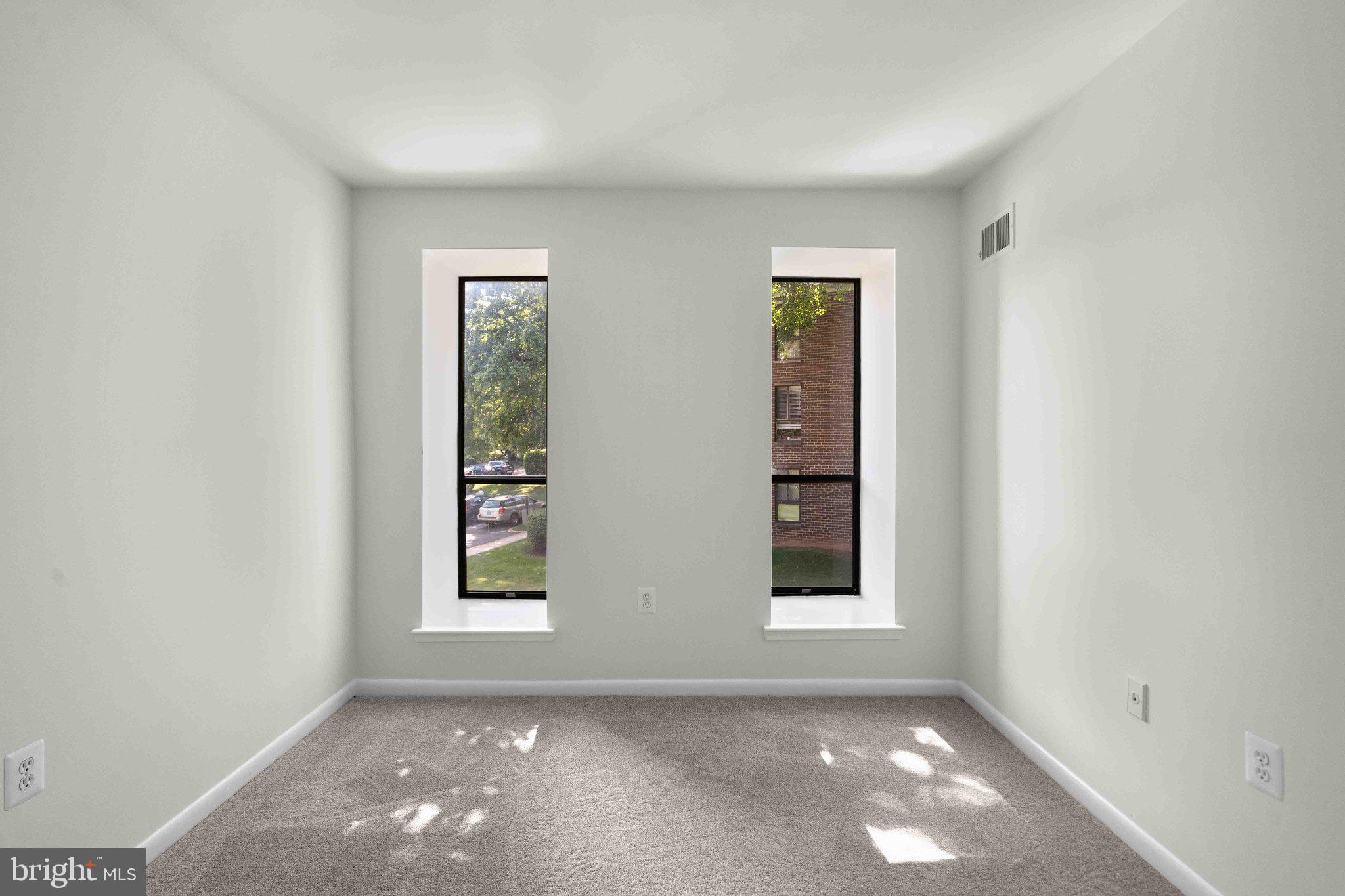 CAMELBACK VILLAGE - Residential