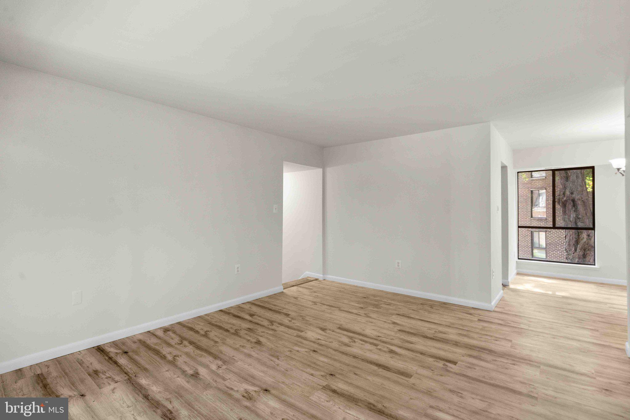 CAMELBACK VILLAGE - Residential