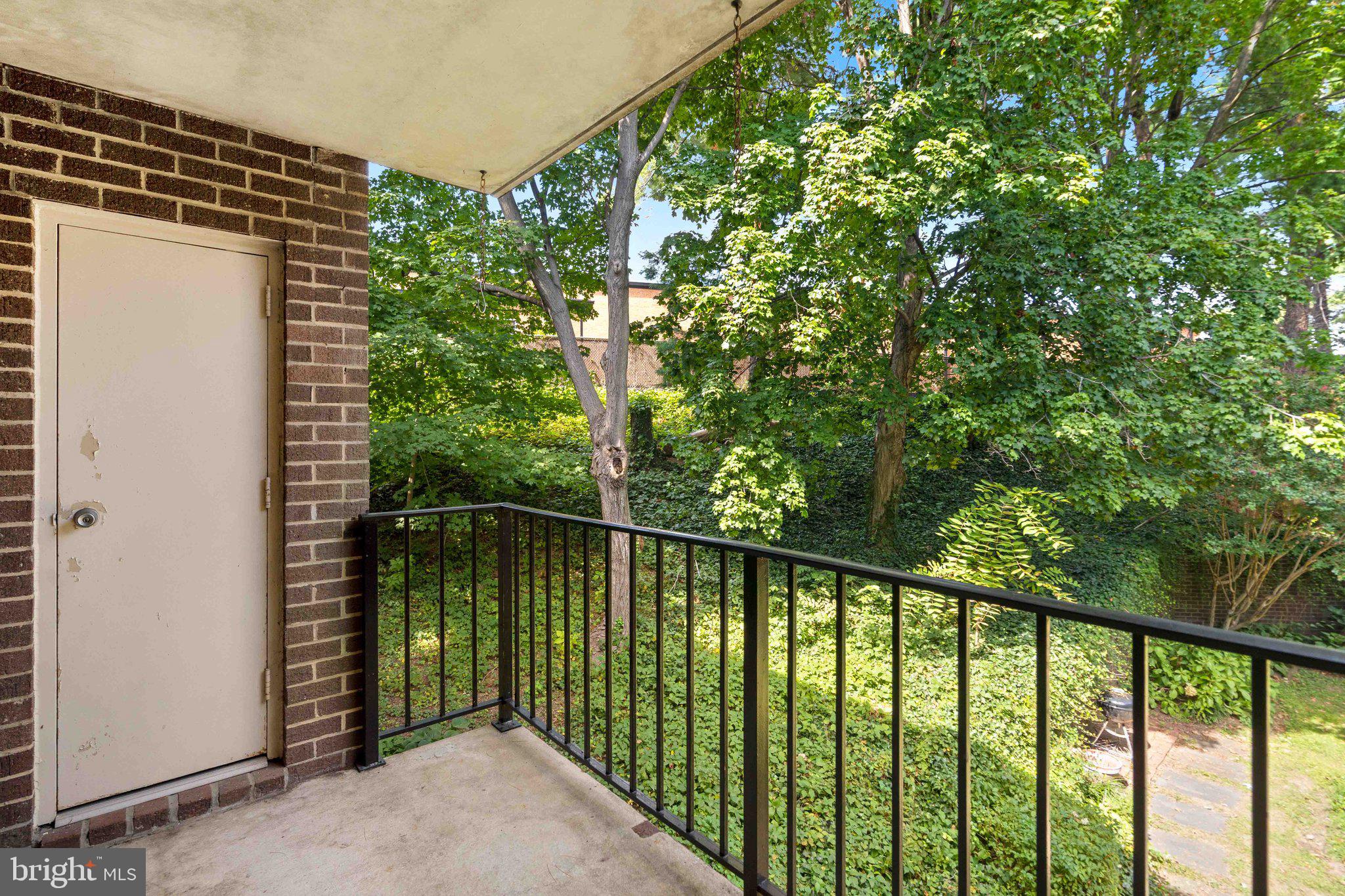 CAMELBACK VILLAGE - Residential