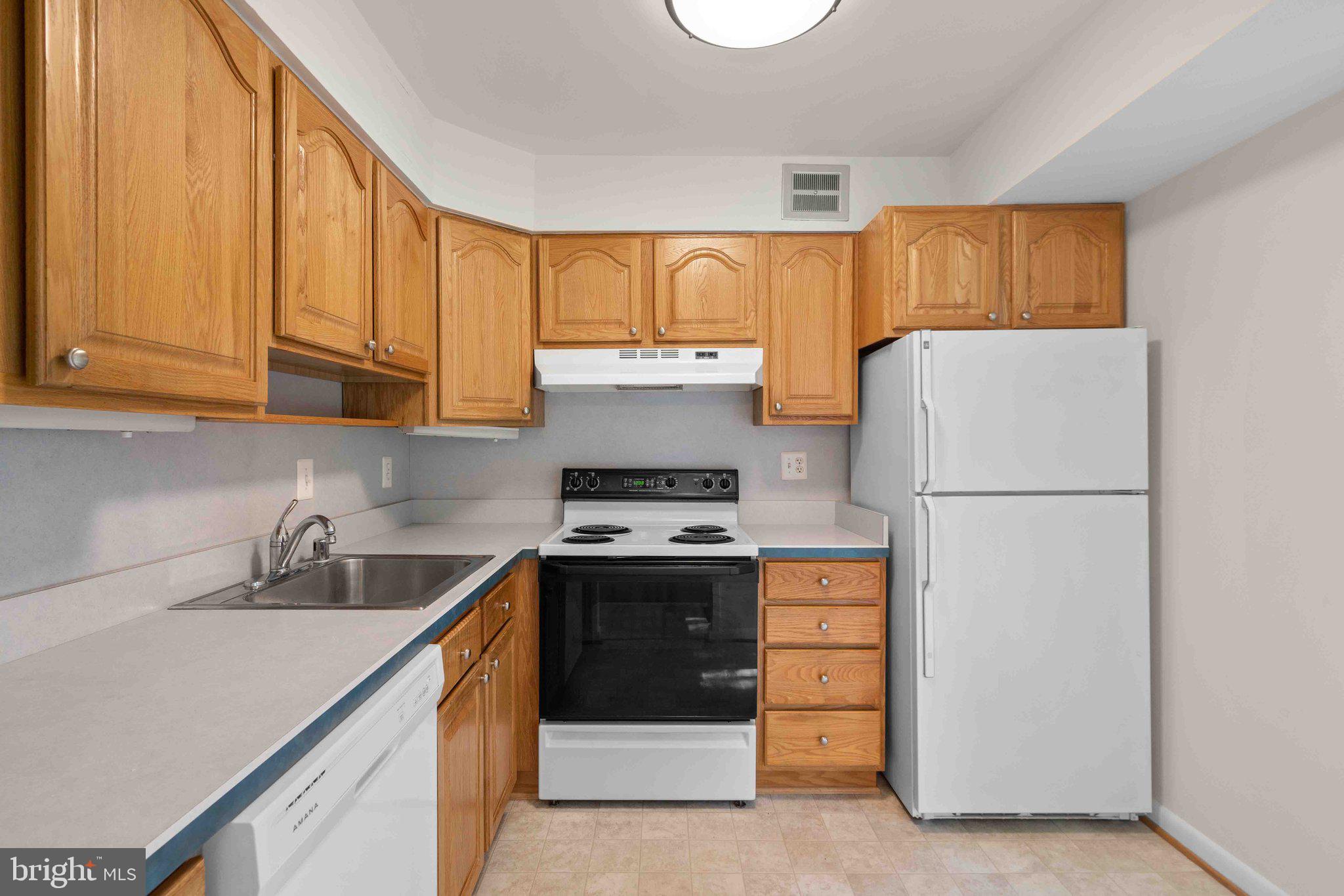 CAMELBACK VILLAGE - Residential