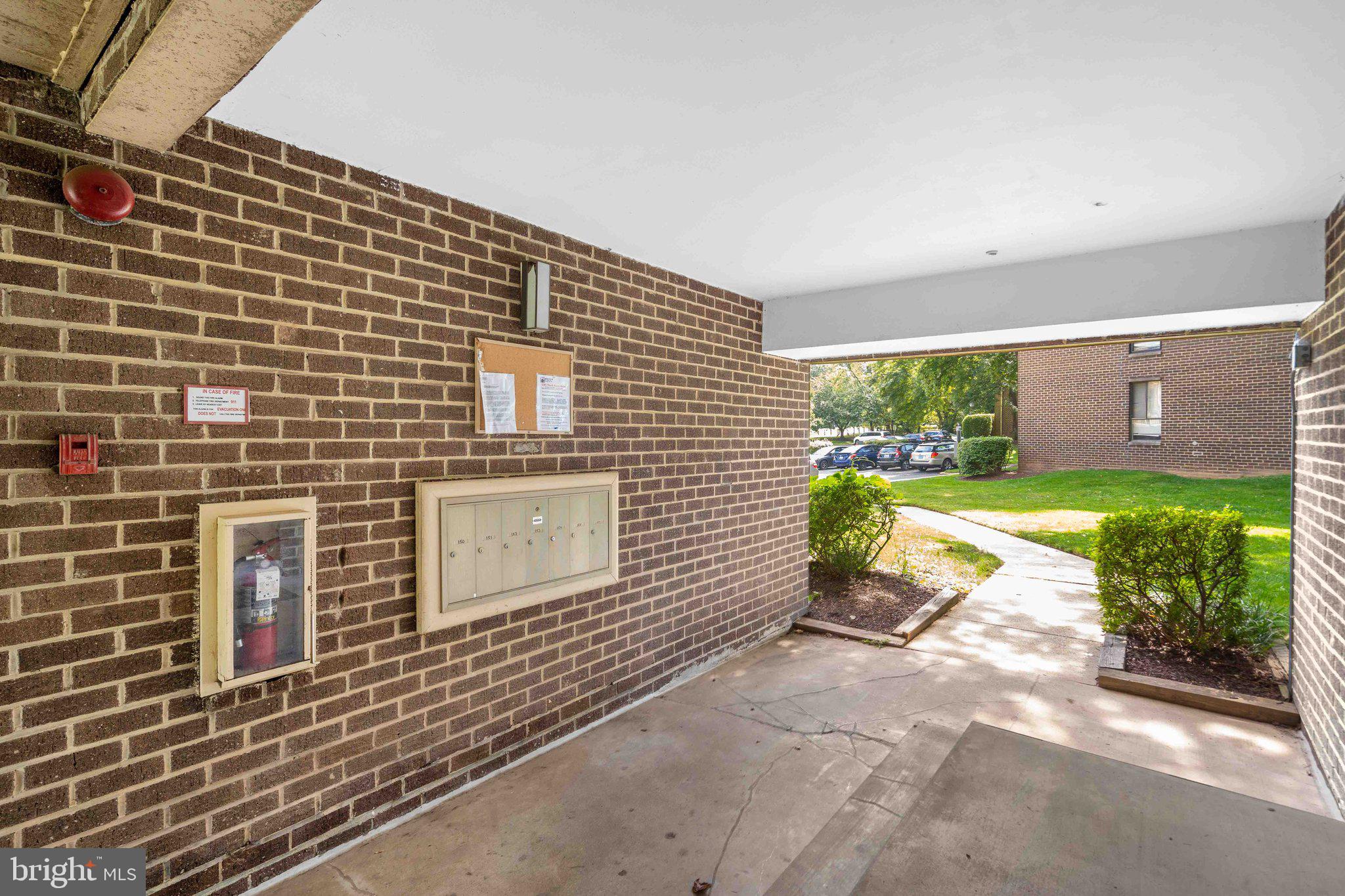 CAMELBACK VILLAGE - Residential