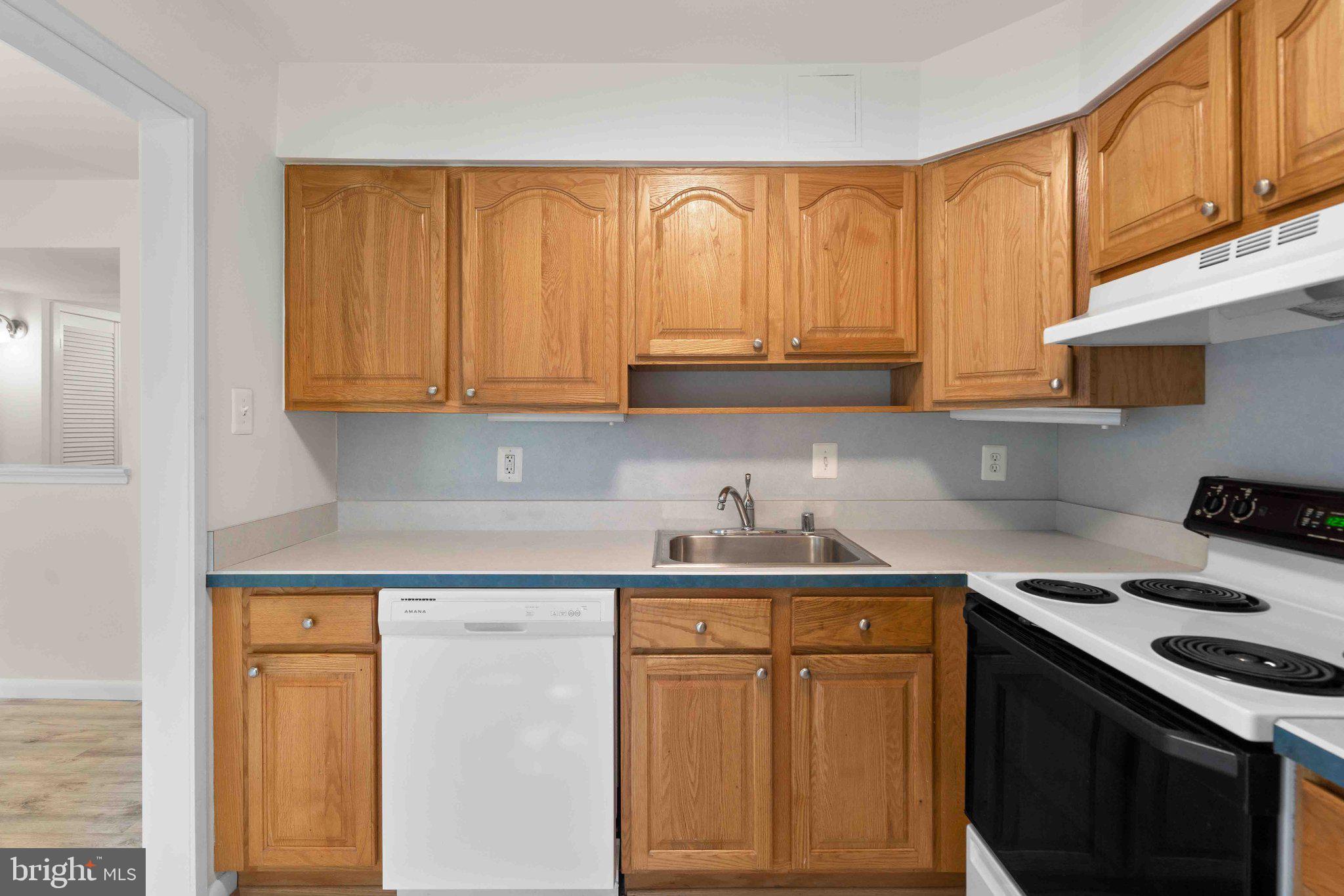 CAMELBACK VILLAGE - Residential