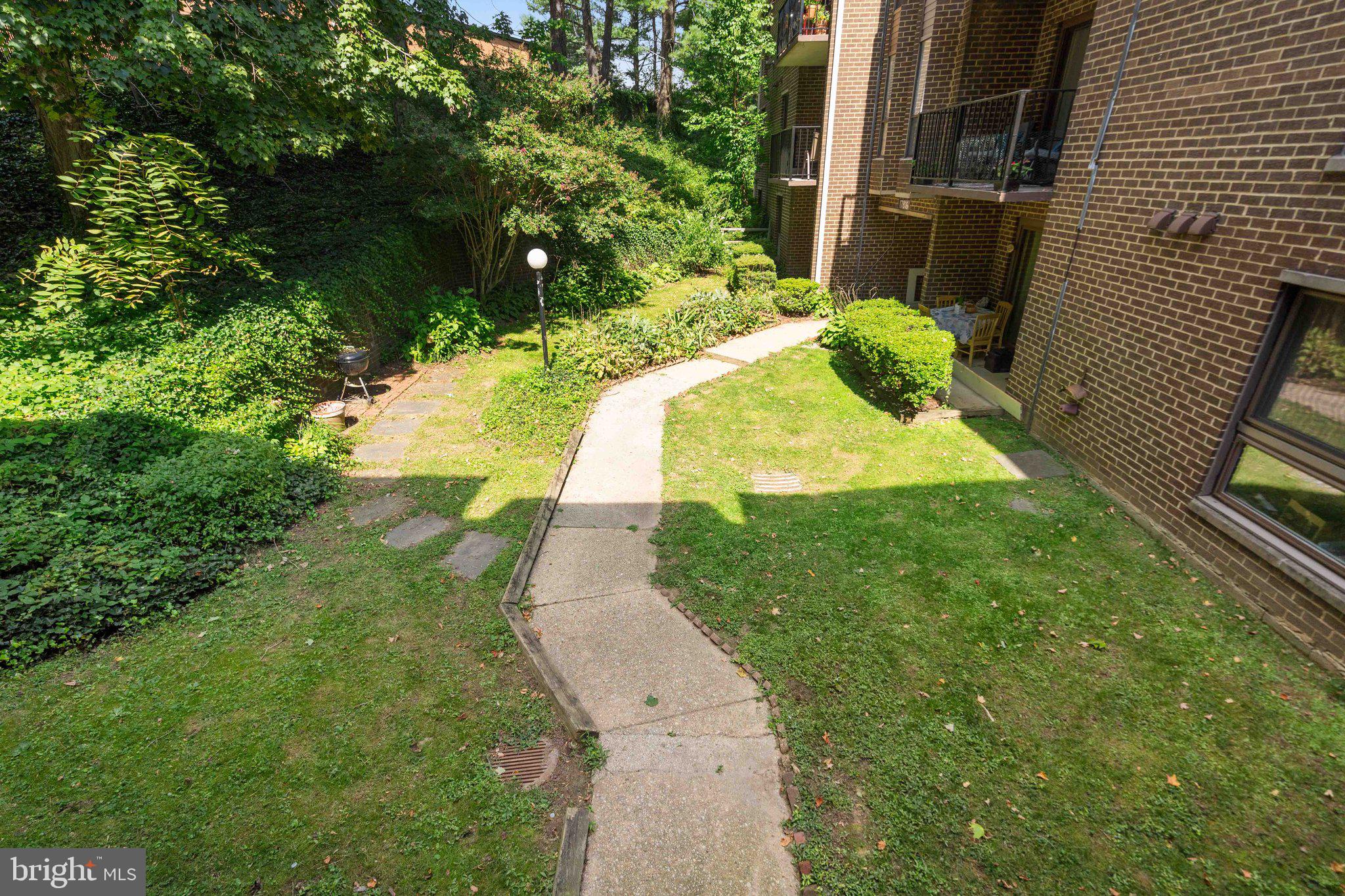 CAMELBACK VILLAGE - Residential