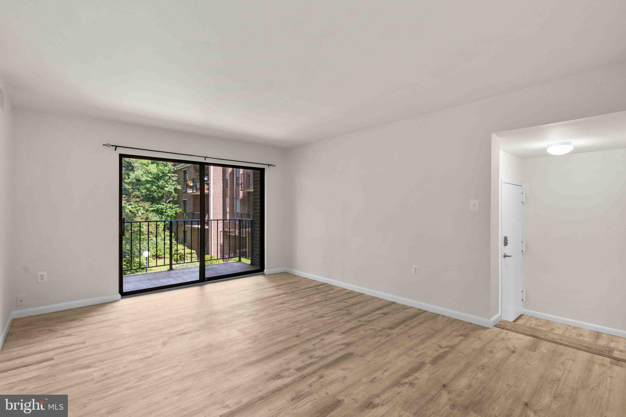 CAMELBACK VILLAGE - Residential