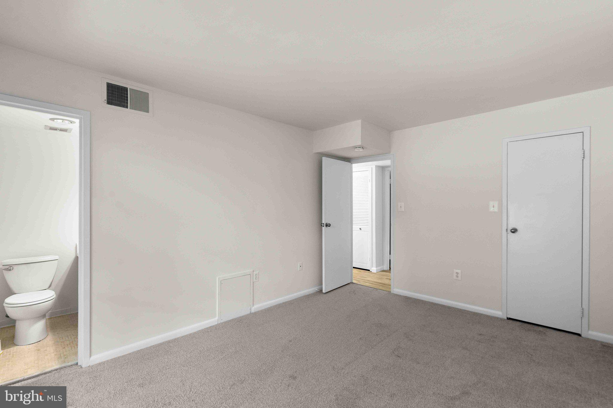 CAMELBACK VILLAGE - Residential