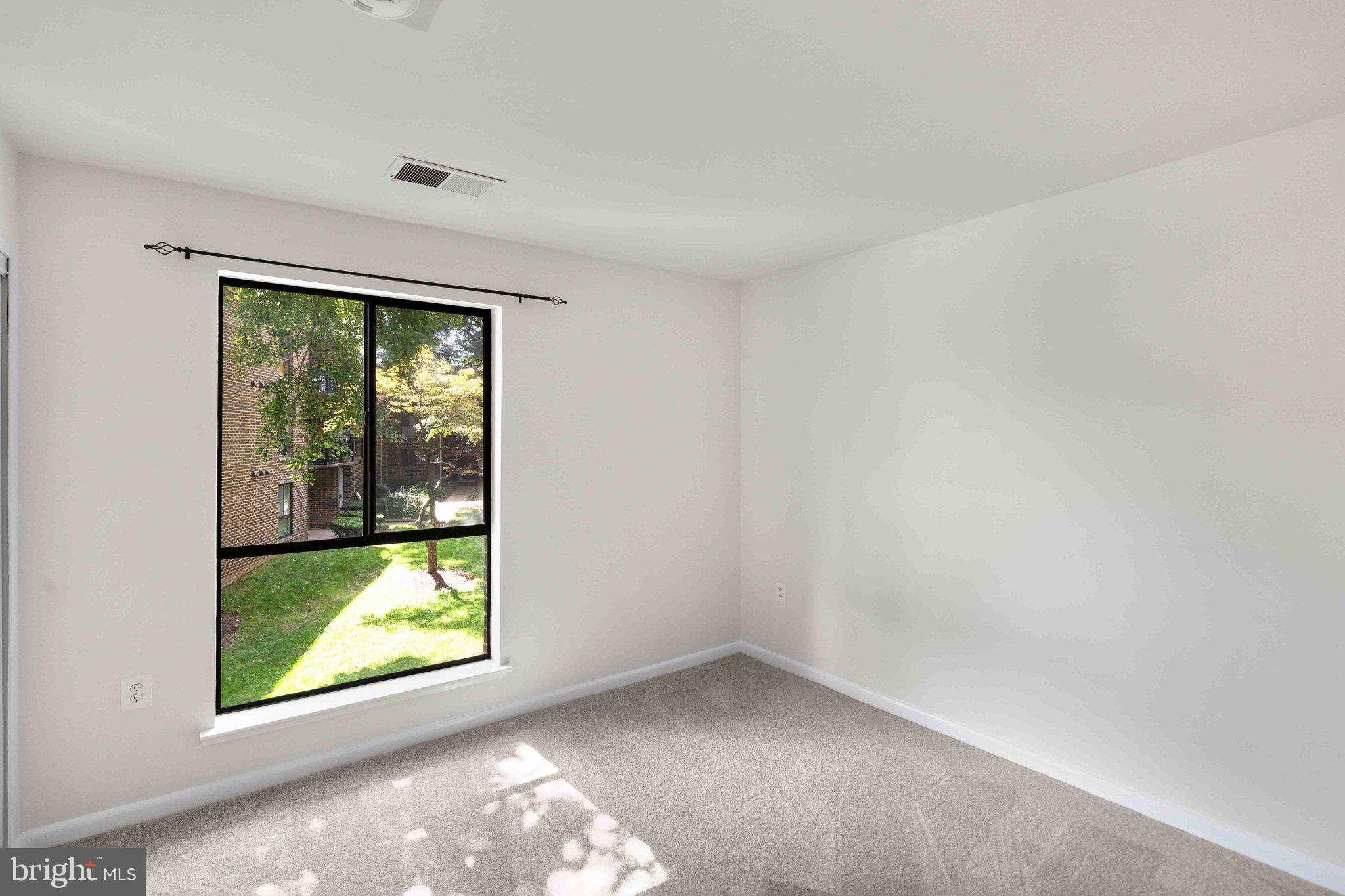 CAMELBACK VILLAGE - Residential