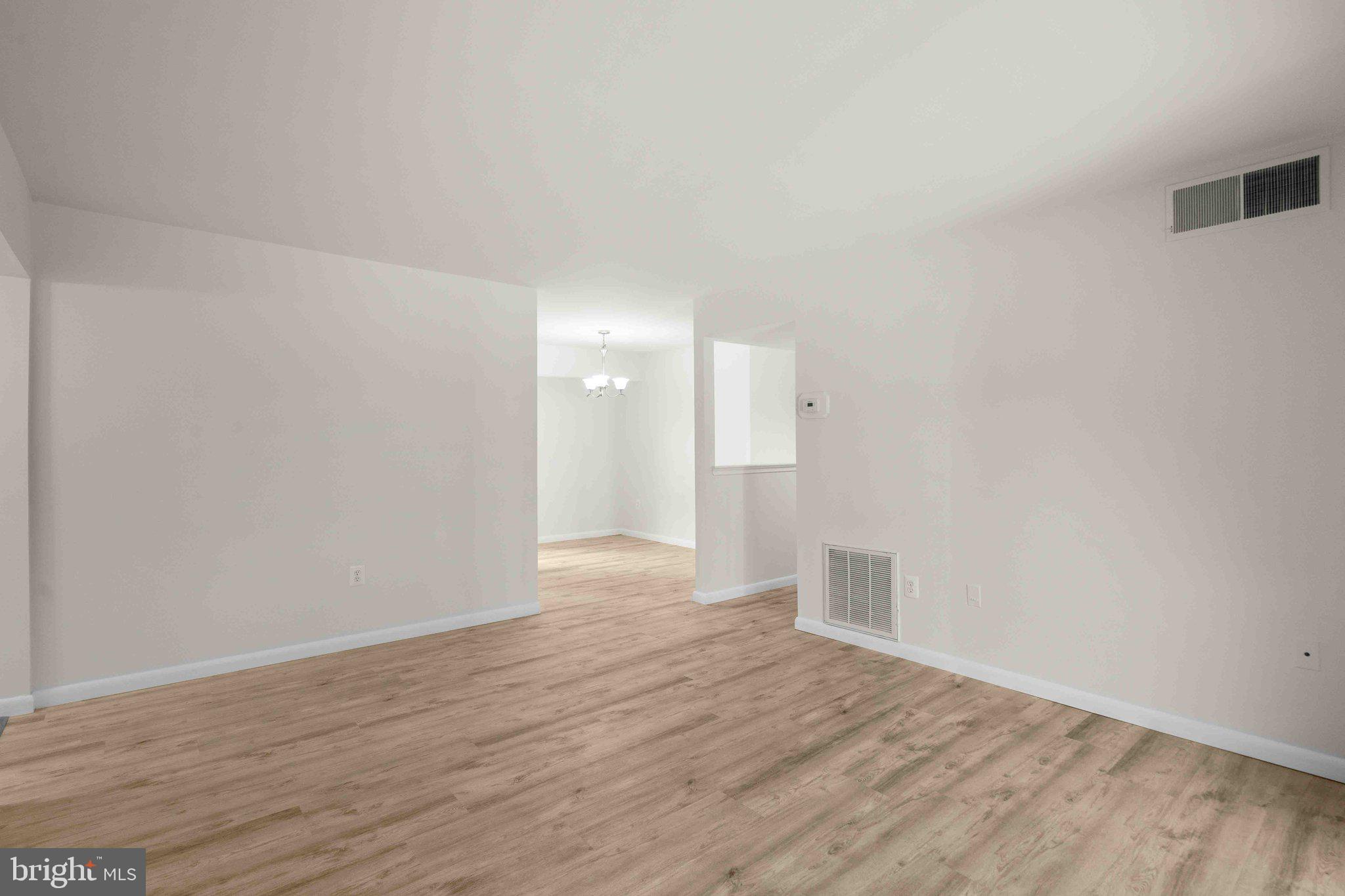 CAMELBACK VILLAGE - Residential