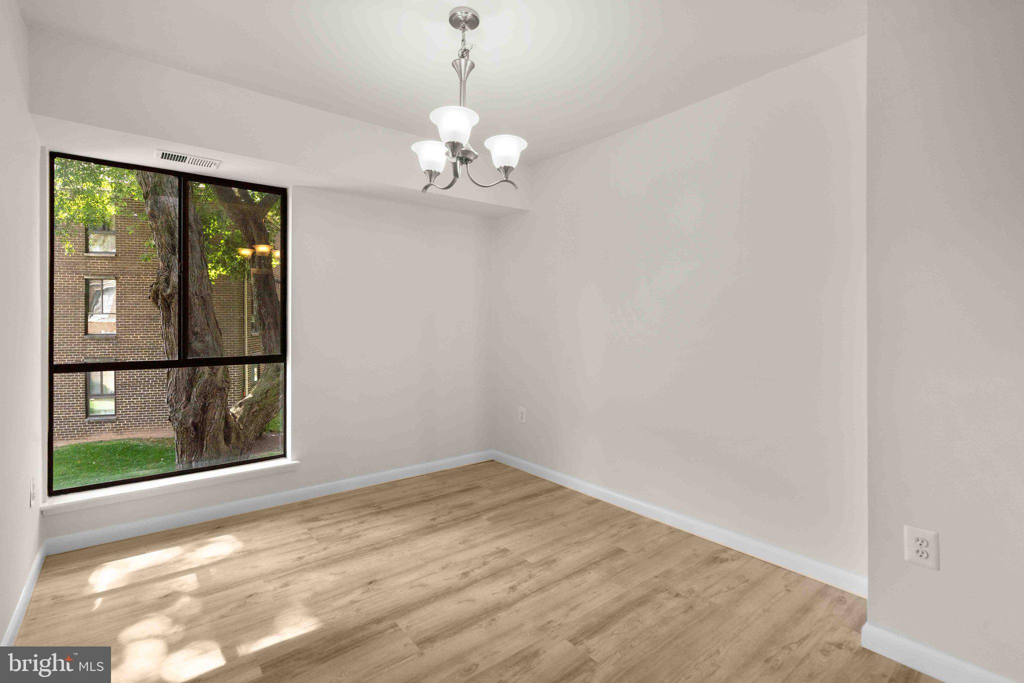 CAMELBACK VILLAGE - Residential