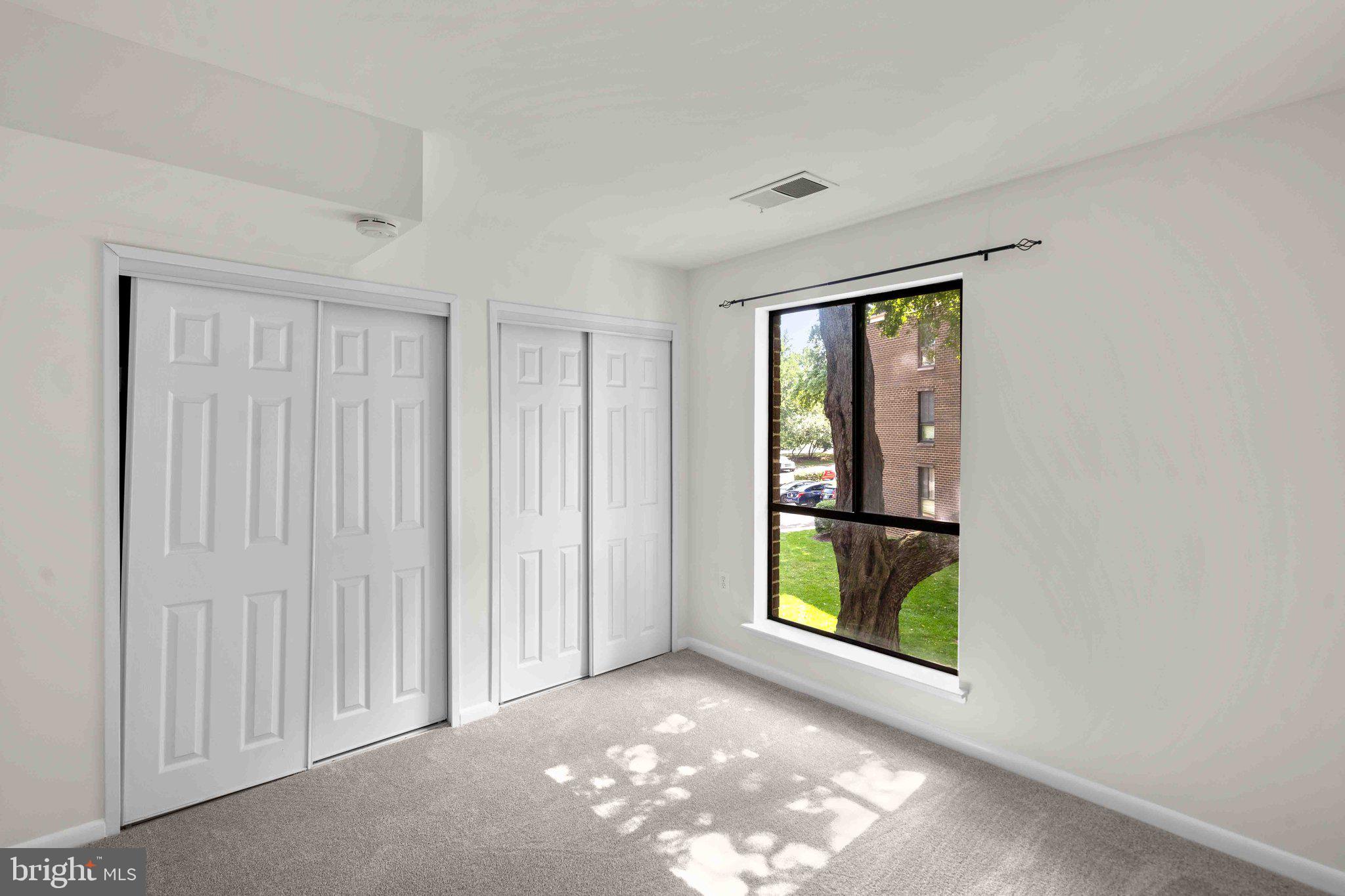 CAMELBACK VILLAGE - Residential