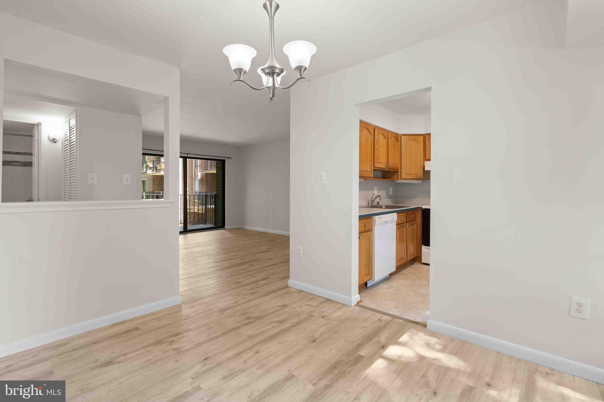 CAMELBACK VILLAGE - Residential