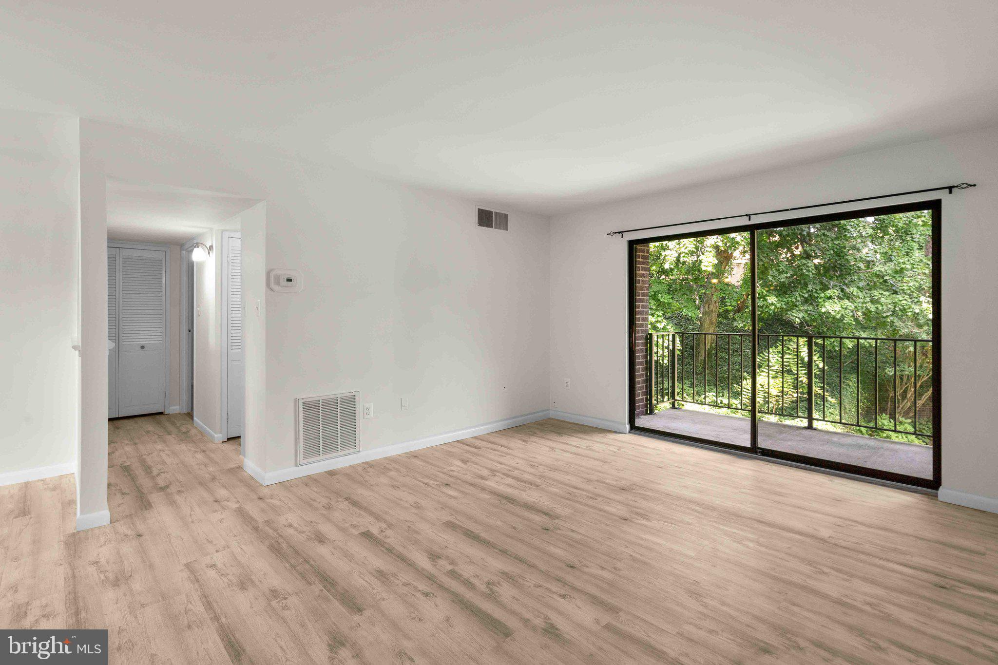 CAMELBACK VILLAGE - Residential