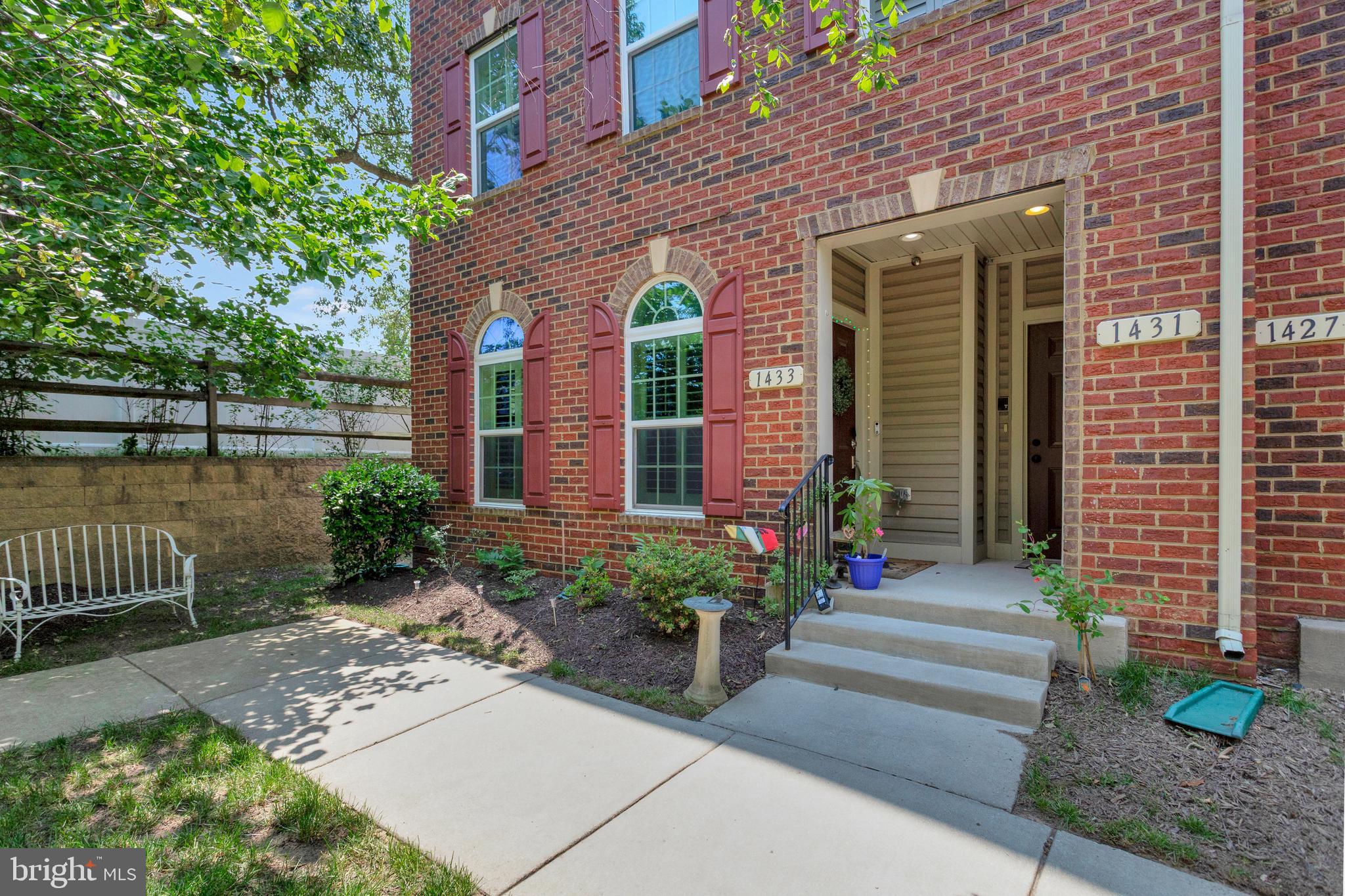 1433 CHANERY COURT