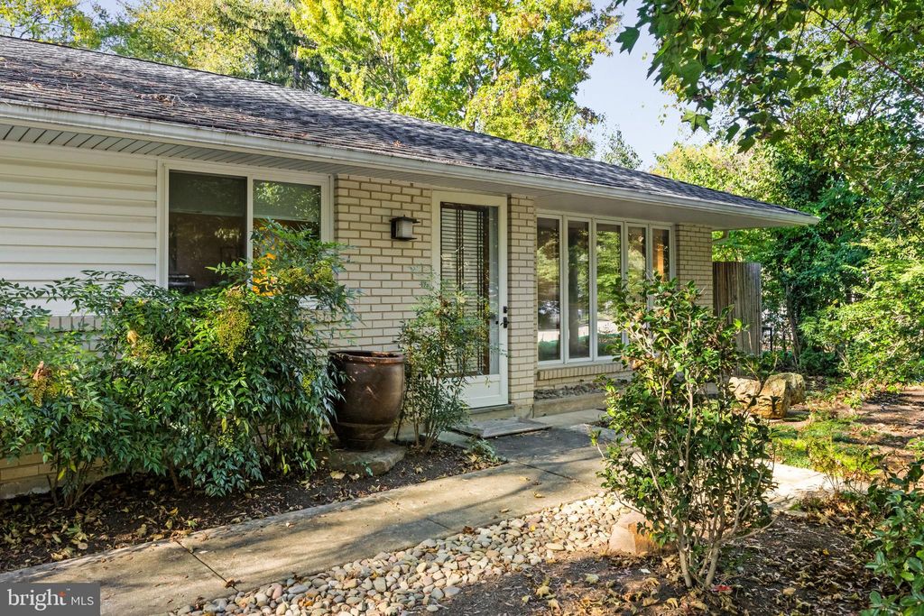 Photo of 303 Glenway Road, GLENSIDE, PA 19038 (MLS # PAMC2158822)