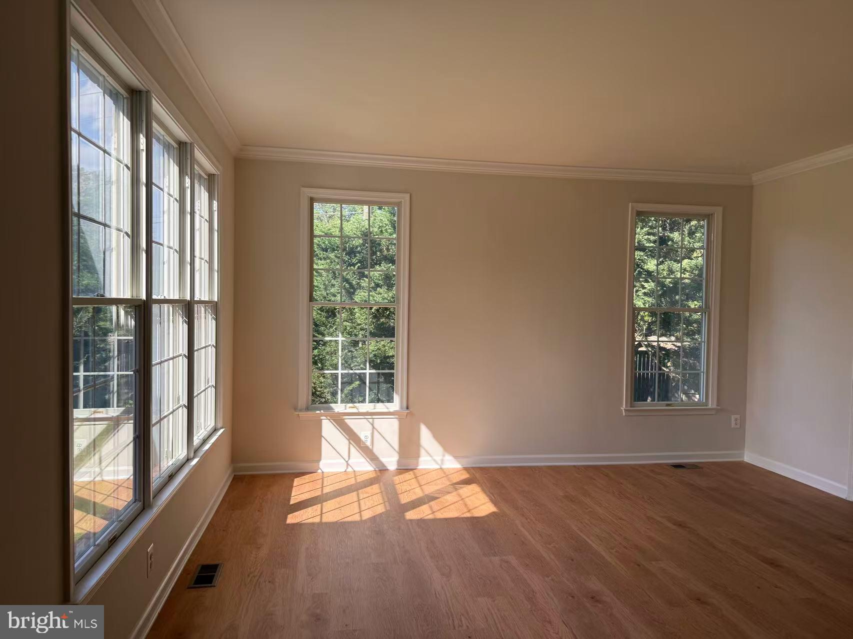 500 ROLAND STREET SW
